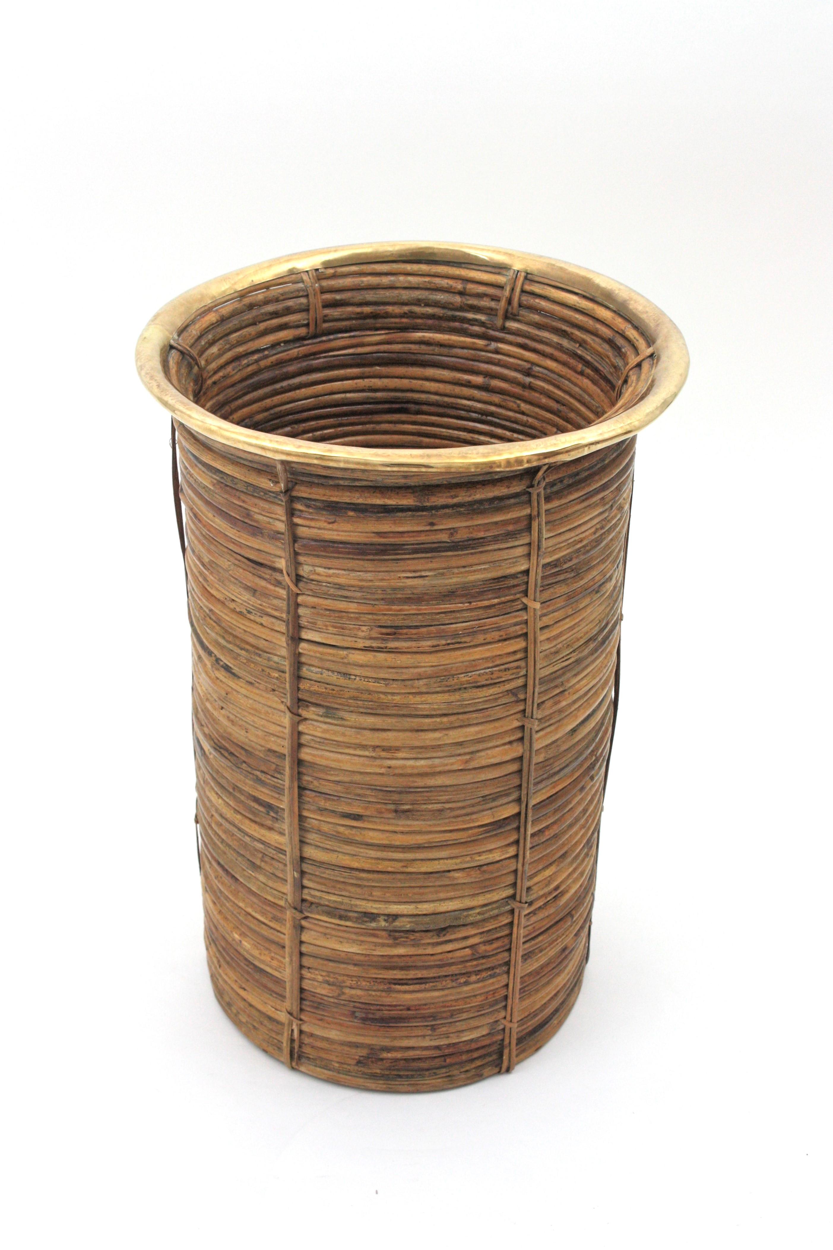 Extra Large Rattan Bamboo Umbrella Stand with Brass Rim, Italy 1960s In Good Condition For Sale In Barcelona, ES