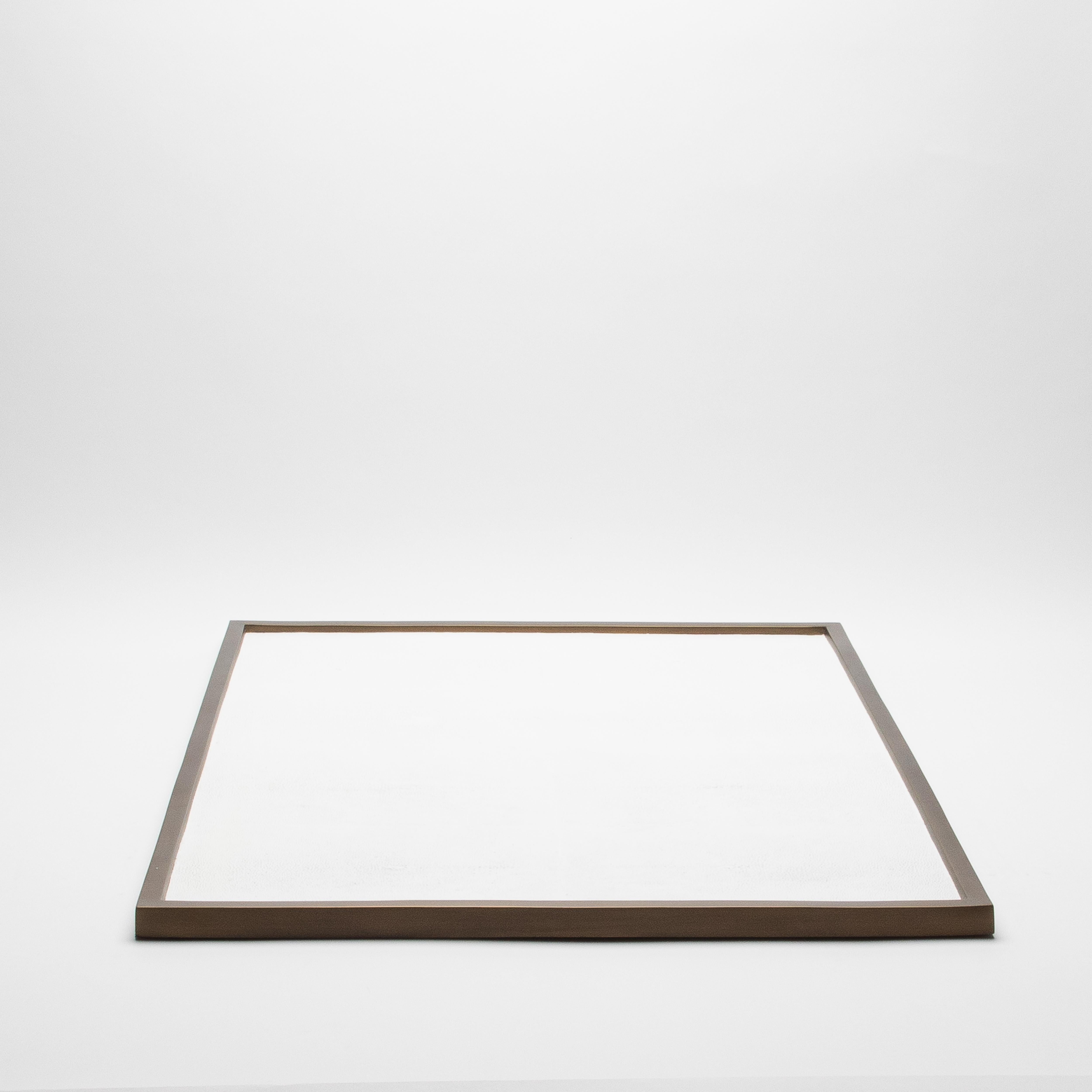 Très grand plateau rectangulaire en galuchat et laiton patiné bronze par Kifu Paris Neuf - En vente à West Hollywood, CA