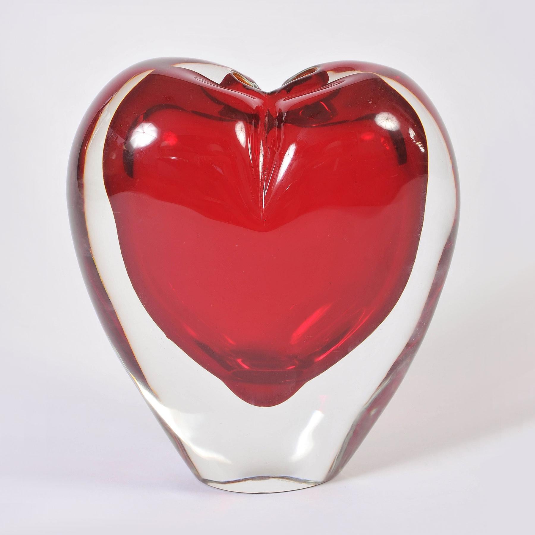 Italiano Vaso o scultura a cuore extra large in vetro di Murano rosso in vendita