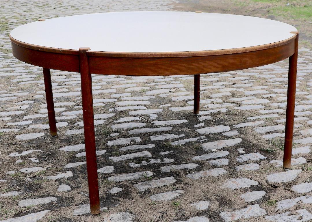 Extra Large Round Mid-Century Modern Conference Dining Table In Good Condition In New York, NY