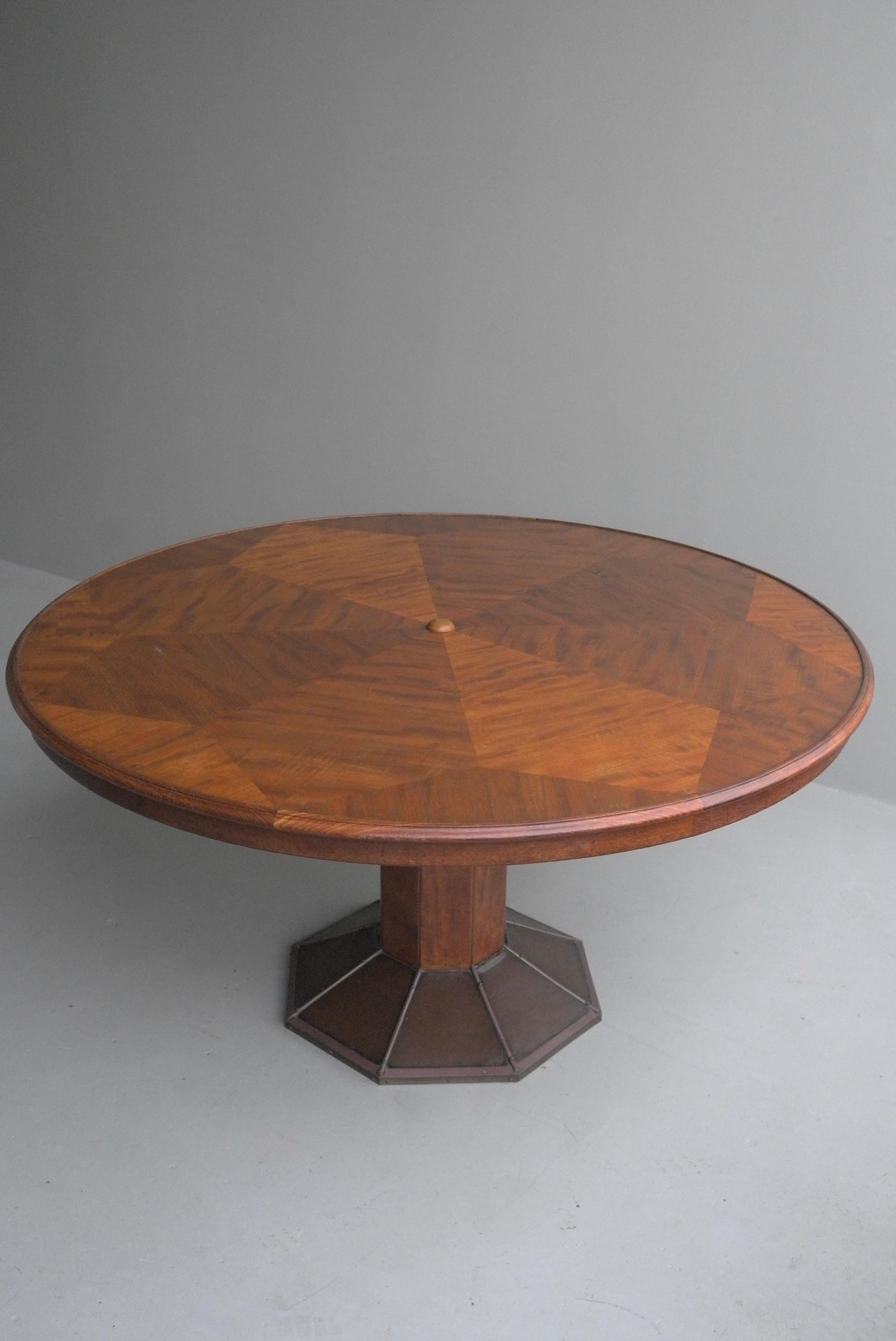 Grande table à manger ronde sculpturale en bois Art Déco de H.Pander & Zonen en vente 4