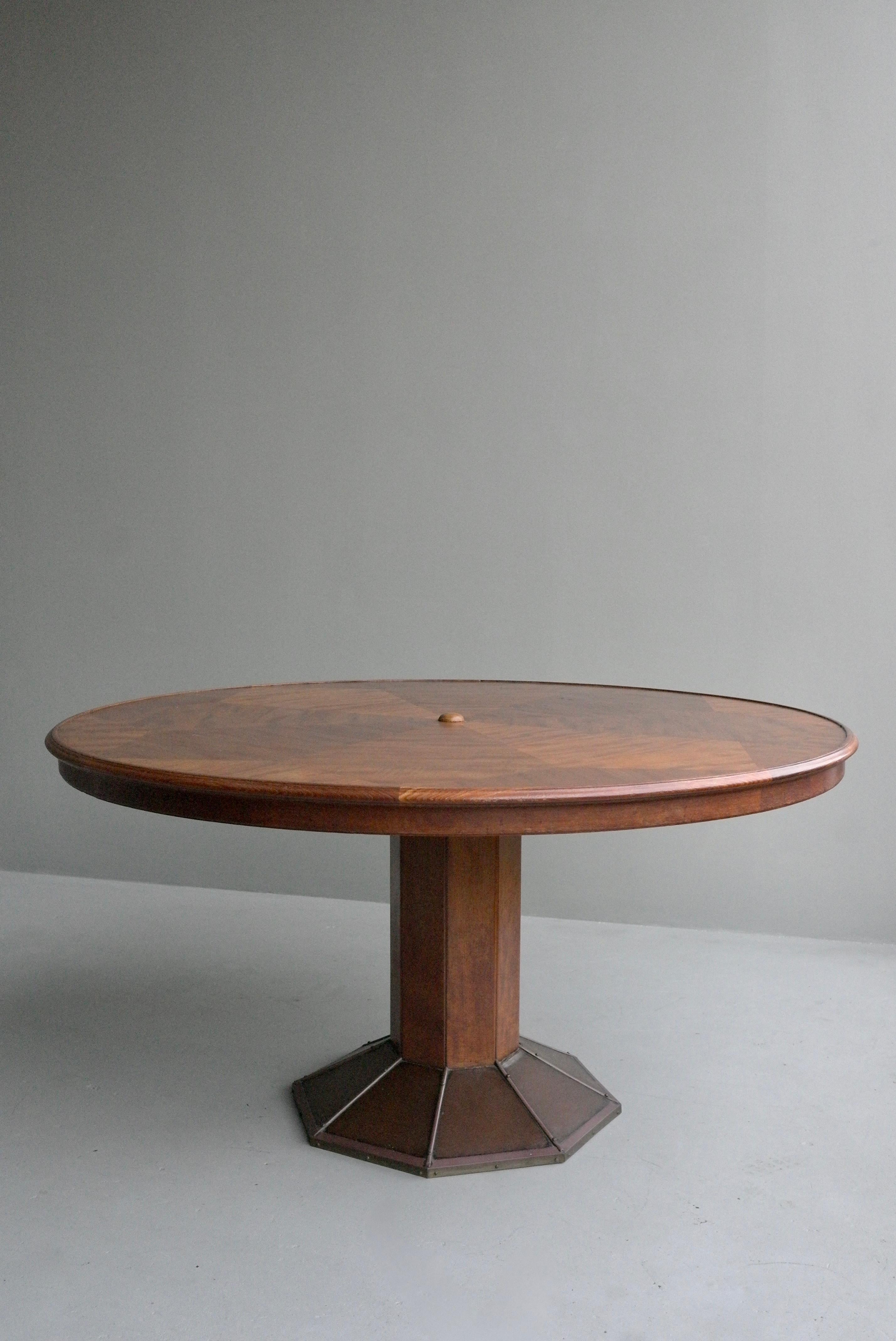 Copper Large Round Sculptural Wooden Art Deco Dining Table by H.Pander & Zonen For Sale