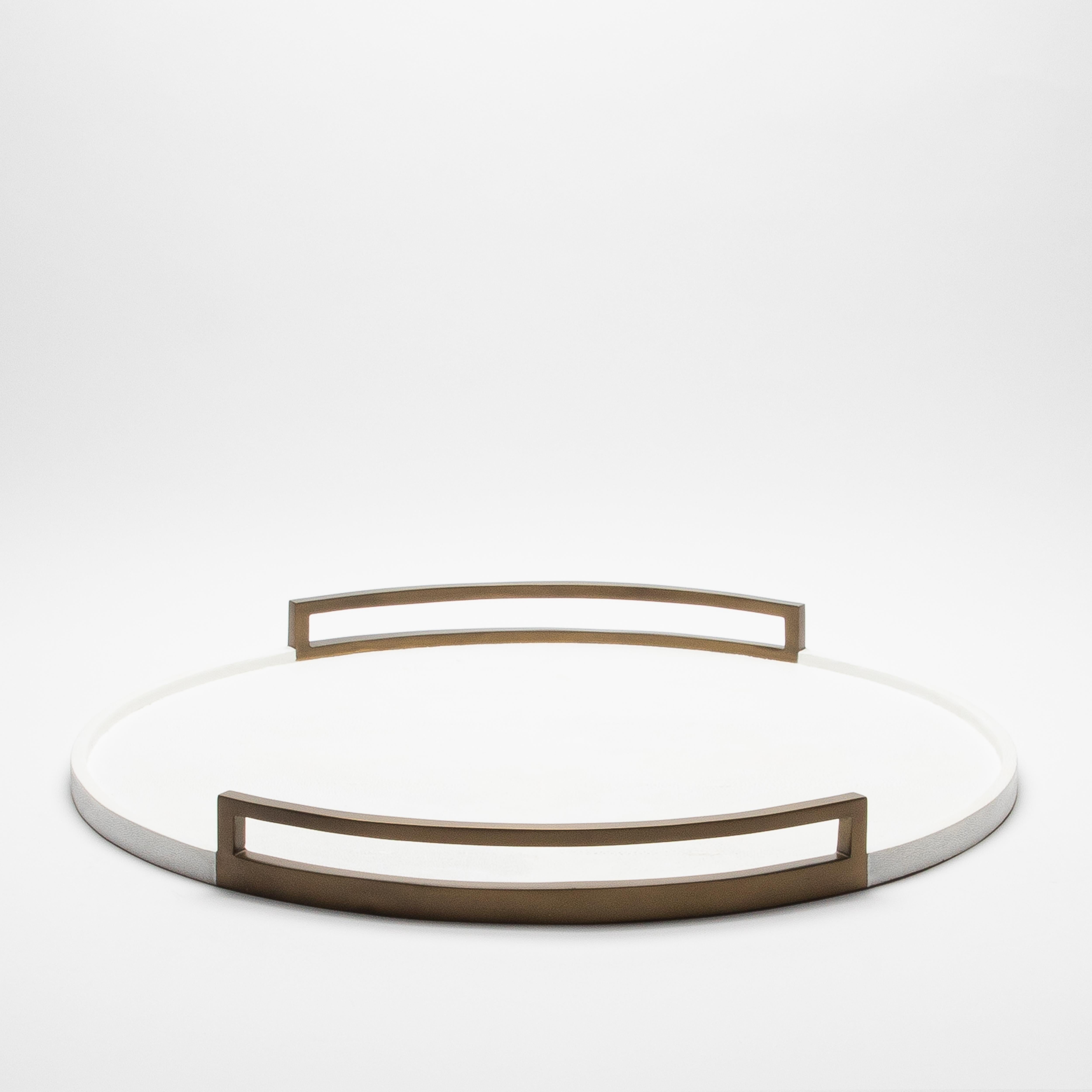 Art déco Très grand plateau rond en galuchat et laiton patiné bronze par R&Y Augousti en vente