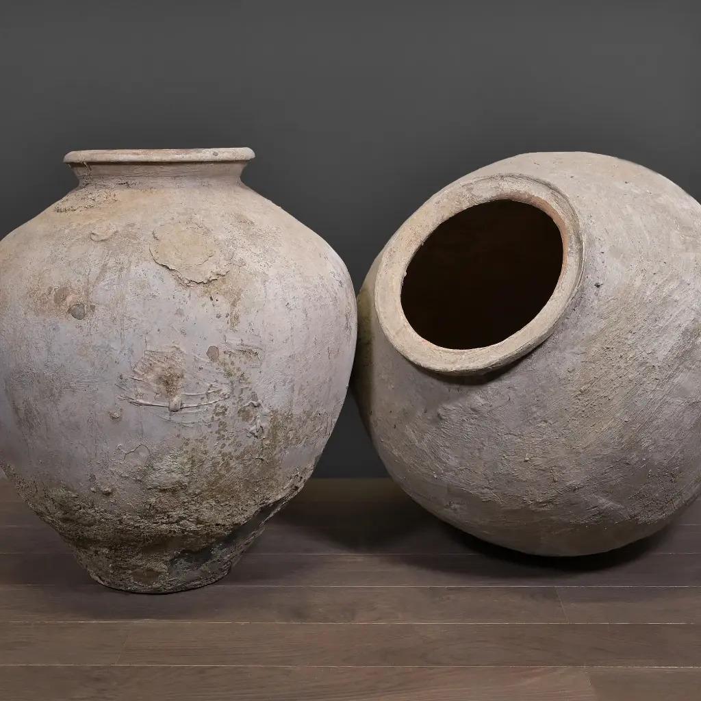 Rustico Vaso d'acqua rustico extra grande in argilla, patina naturale, Java, XIX secolo in vendita