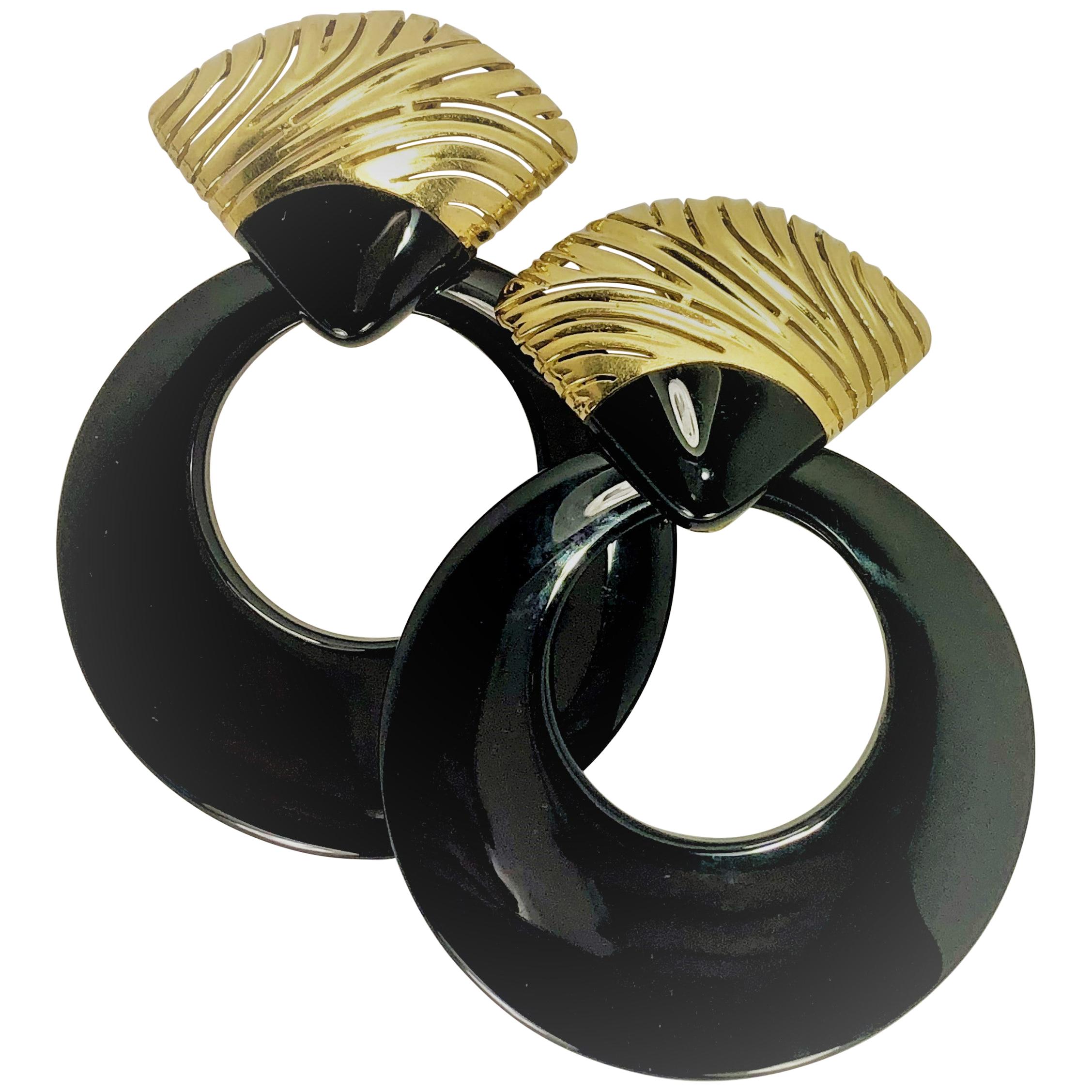 18 Karat Yellow Gold, 1.10 Carat Diamond and Black Onyx Hanging Drop