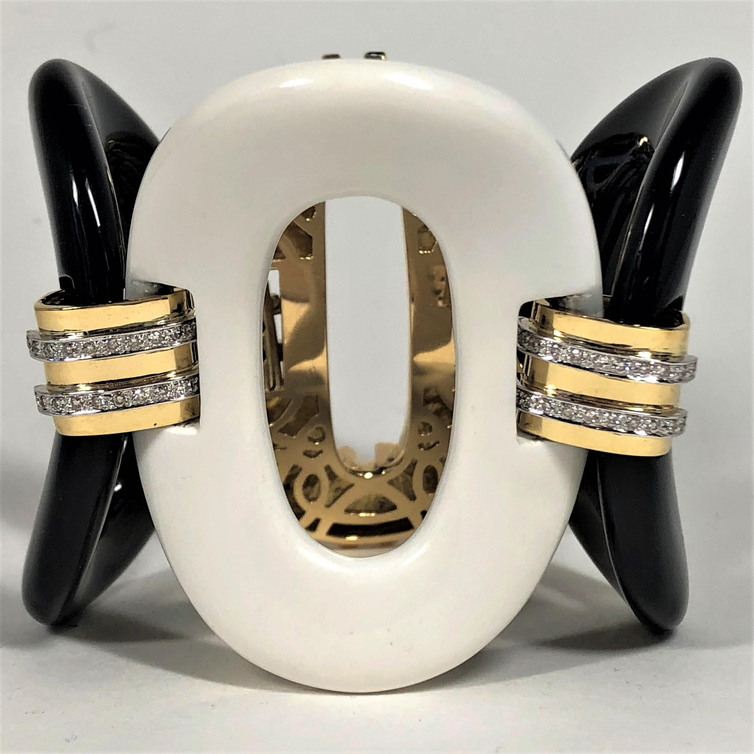 Extra Large Scale Gold, Diamond, White and Black Porcelain Bracelet In Good Condition In Palm Beach, FL