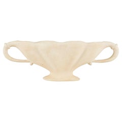 Urna festoneada extragrande de cerámica inglesa Art Decó Fulham Pottery de Constance Spry