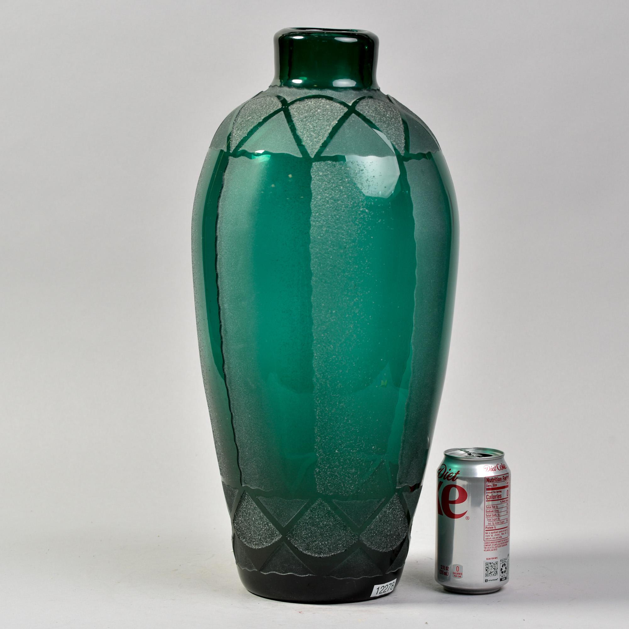 Extra Large Signed VerArt Sabino French Deco Deep Green Acid Etched Art Glass Va In Good Condition For Sale In Troy, MI