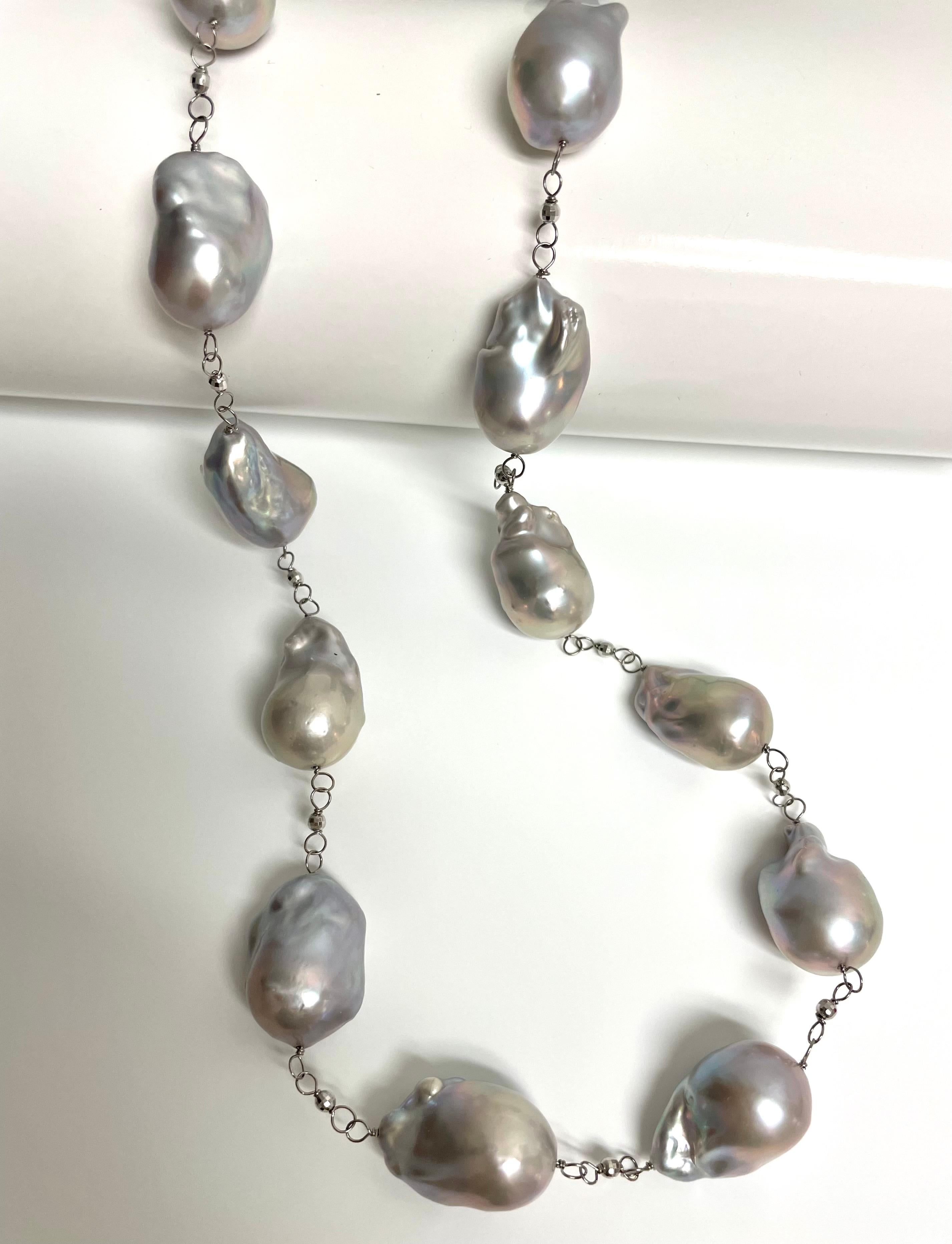 Collana extra large di perle d'acqua dolce grigio-argento in vendita 3