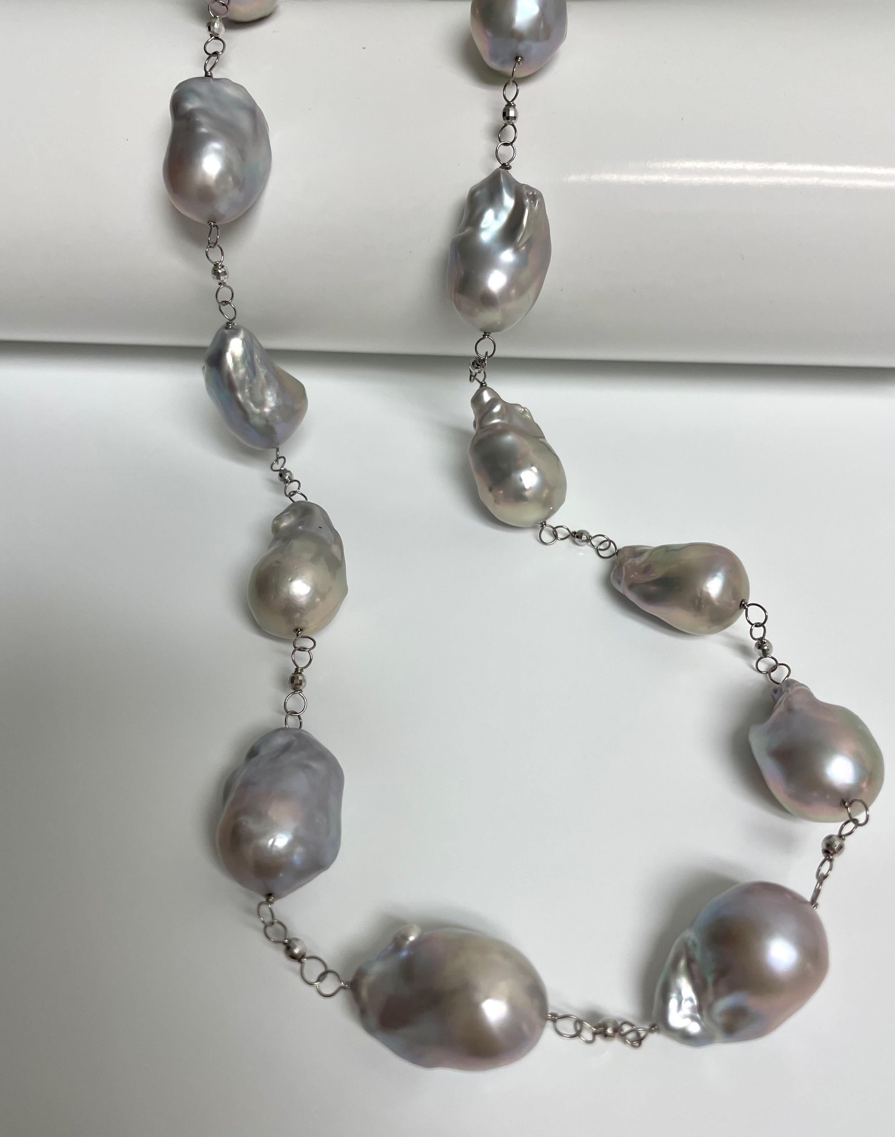 Collana extra large di perle d'acqua dolce grigio-argento in vendita 1