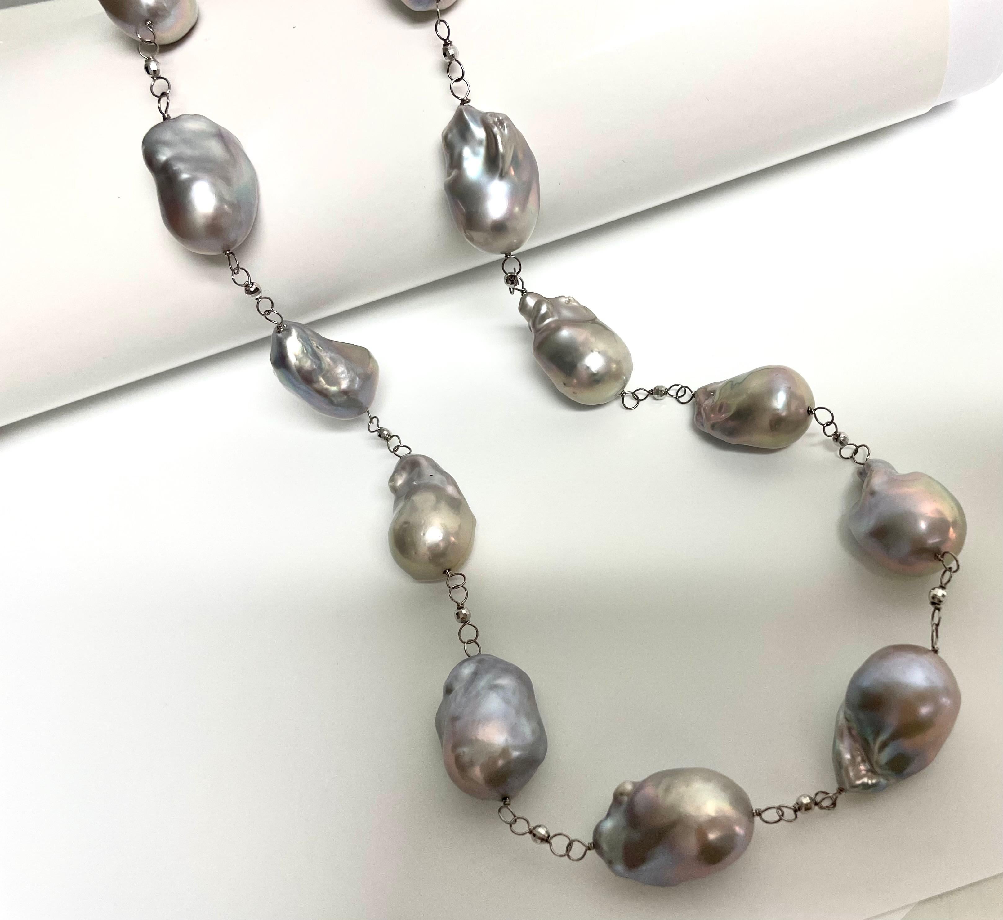 Collana extra large di perle d'acqua dolce grigio-argento in vendita 2