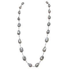 Collar extragrande de perlas de agua dulce plateadas y grises