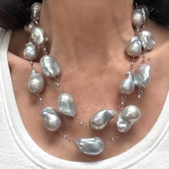 Collar extragrande de perlas de agua dulce plateadas y grises