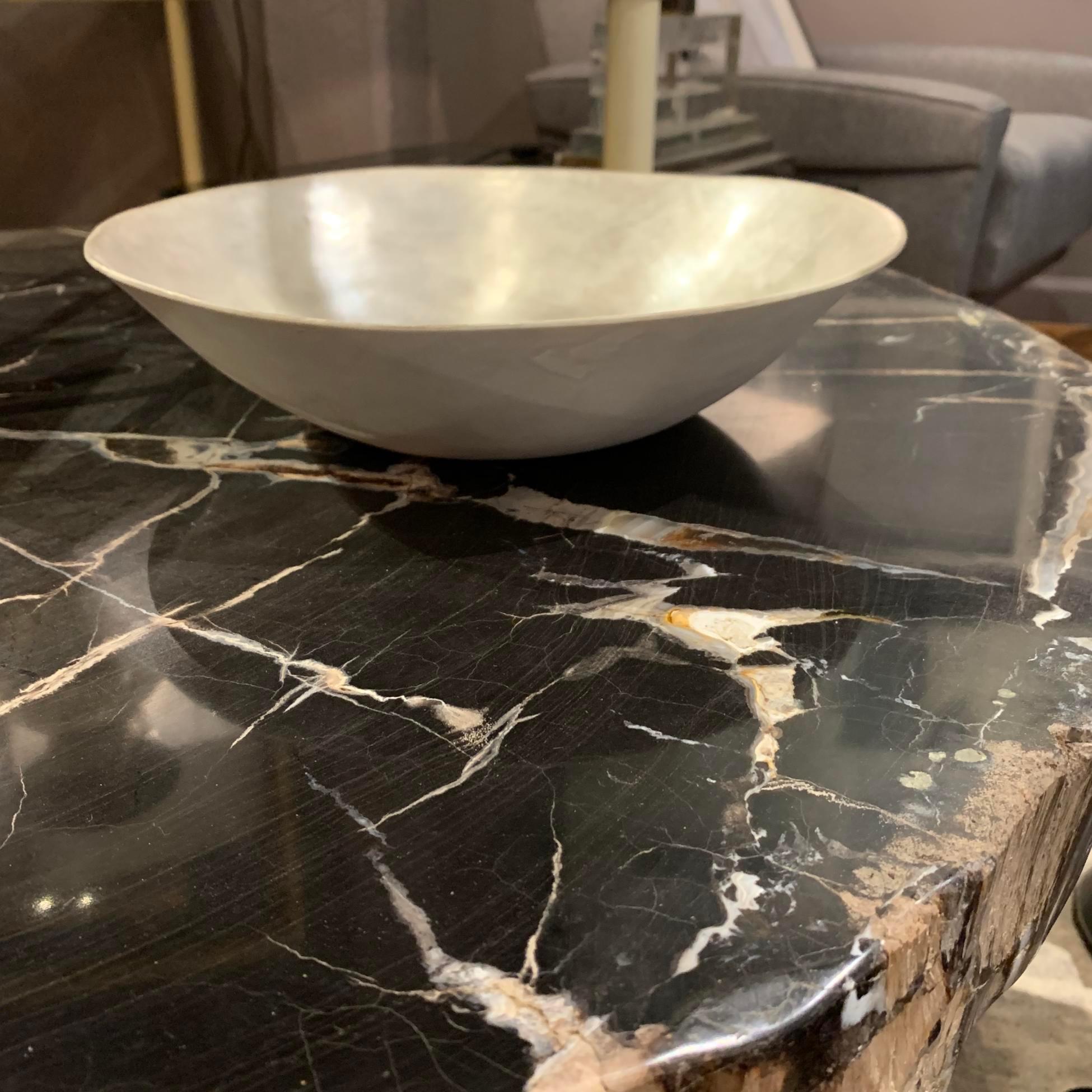 Ciotola extra large in foglia d'argento fatta a mano, Italia, Contemporanea In condizioni Nuovo in vendita a New York, NY