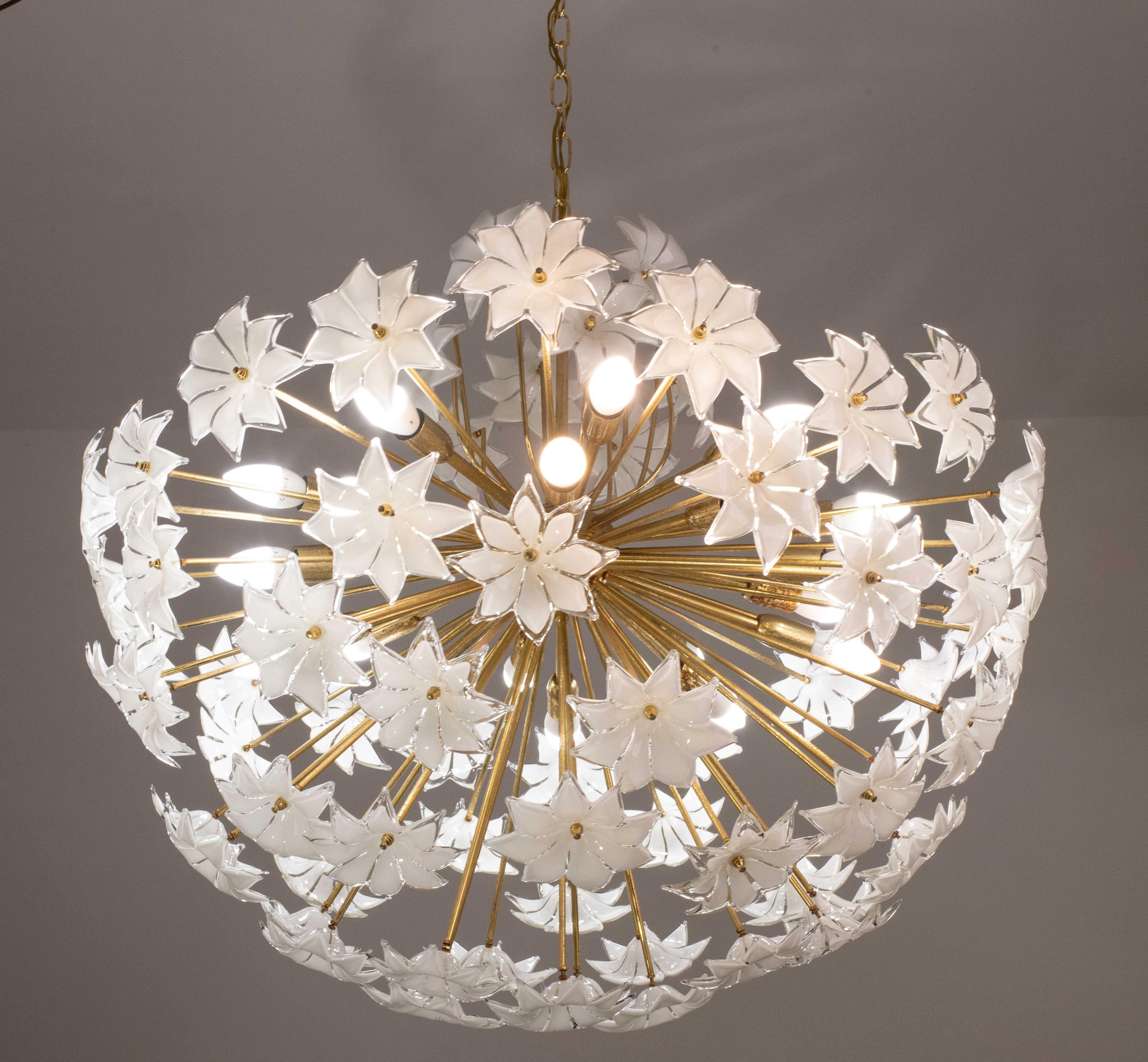 Misura extra large 20 luci Sputnik di Murano a fiori bianchi, anni '70 in vendita 8