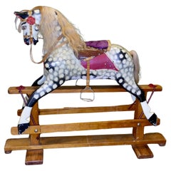 Caballo balancín Collinson de tamaño extragrande Un hermoso galopador gris rucio Caballo balancín Collinson de tamaño extragrande Un hermoso galopador gris rucio