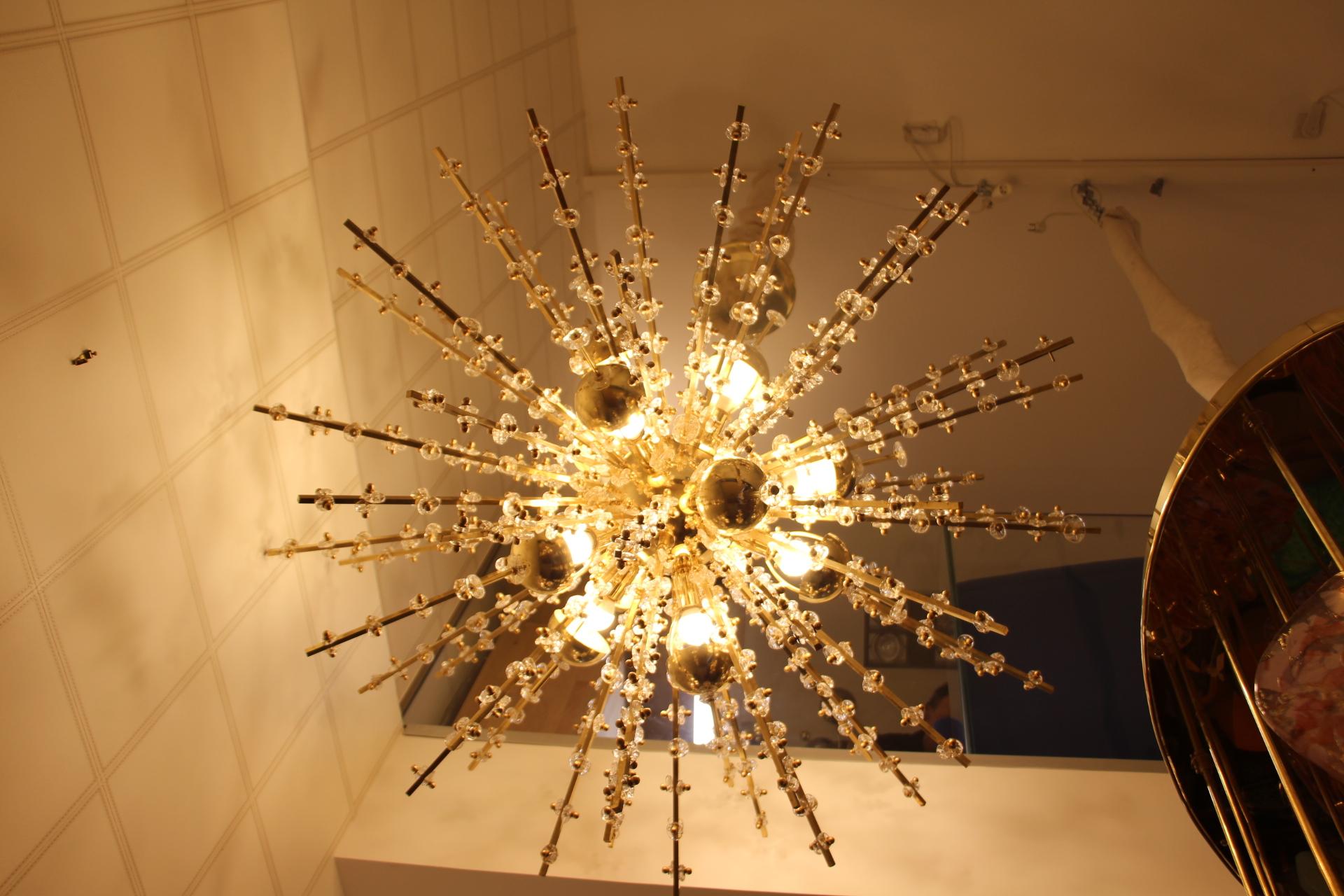 Extra Large Sputnik Chandelier in Brass and Clear Crystal Flowers For Sale 4