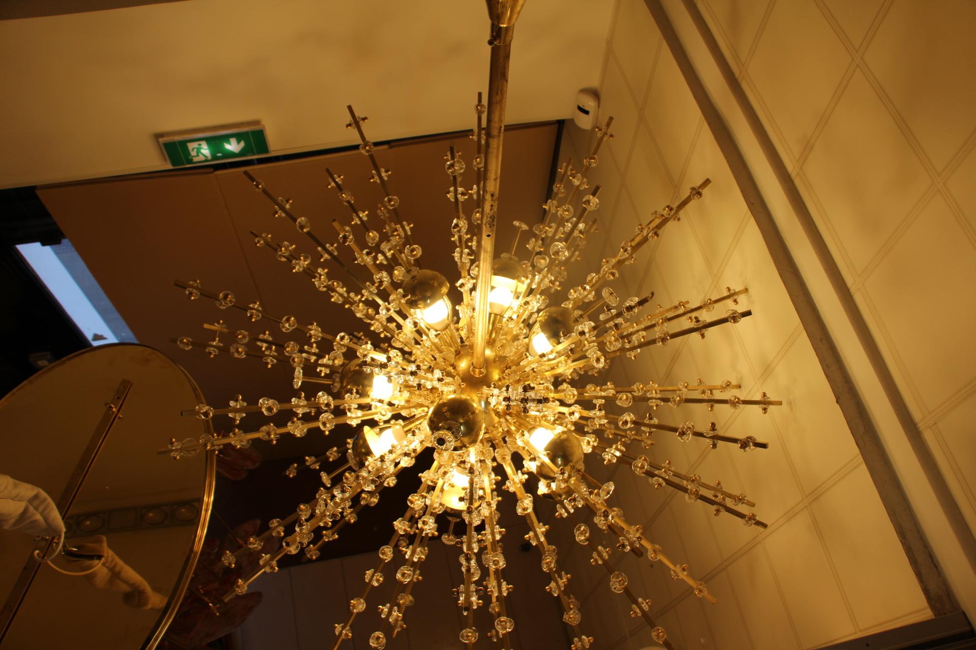 Extra Large Sputnik Chandelier in Brass and Clear Crystal Flowers For Sale 5