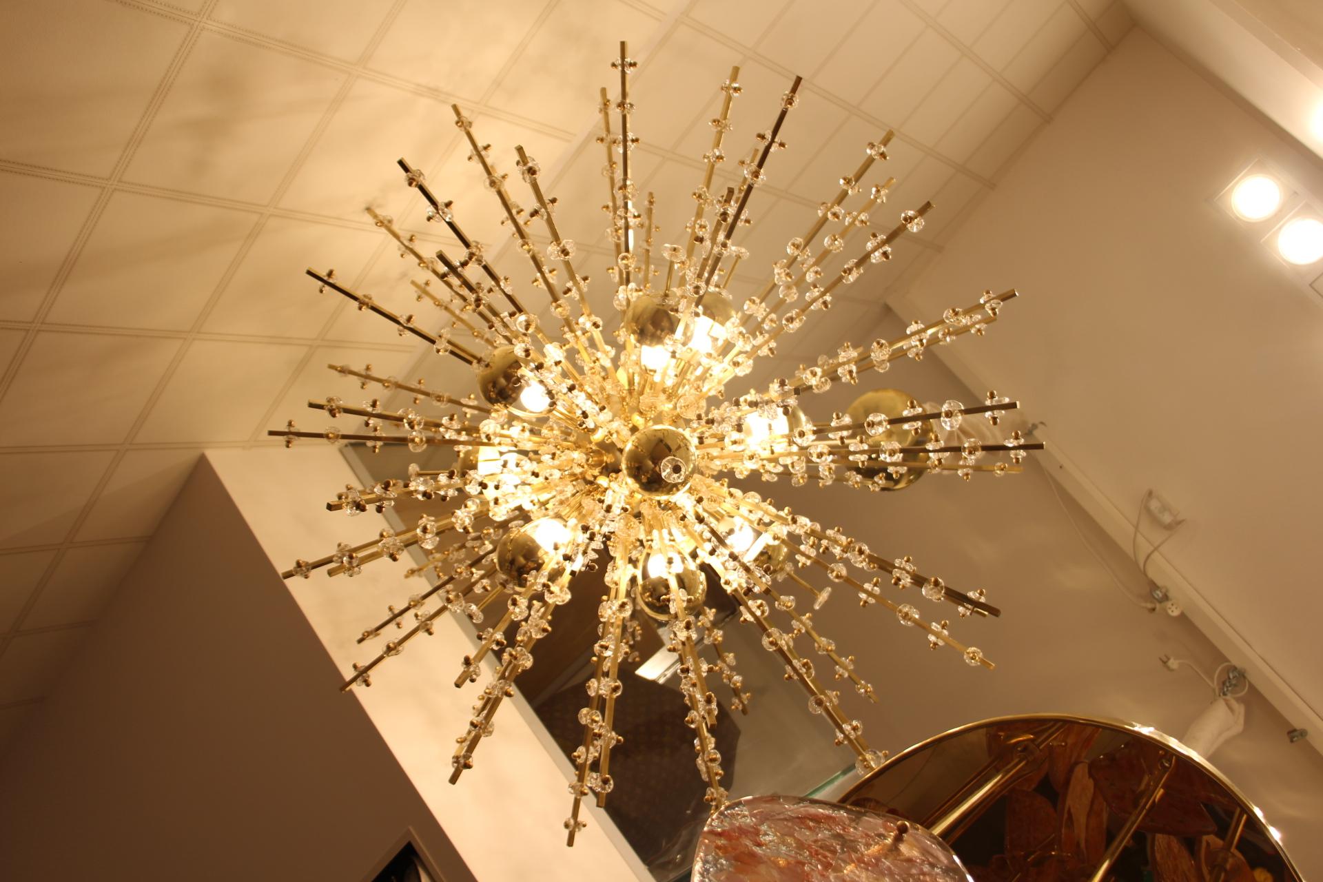 Extra Large Sputnik Chandelier in Brass and Clear Crystal Flowers For Sale 8