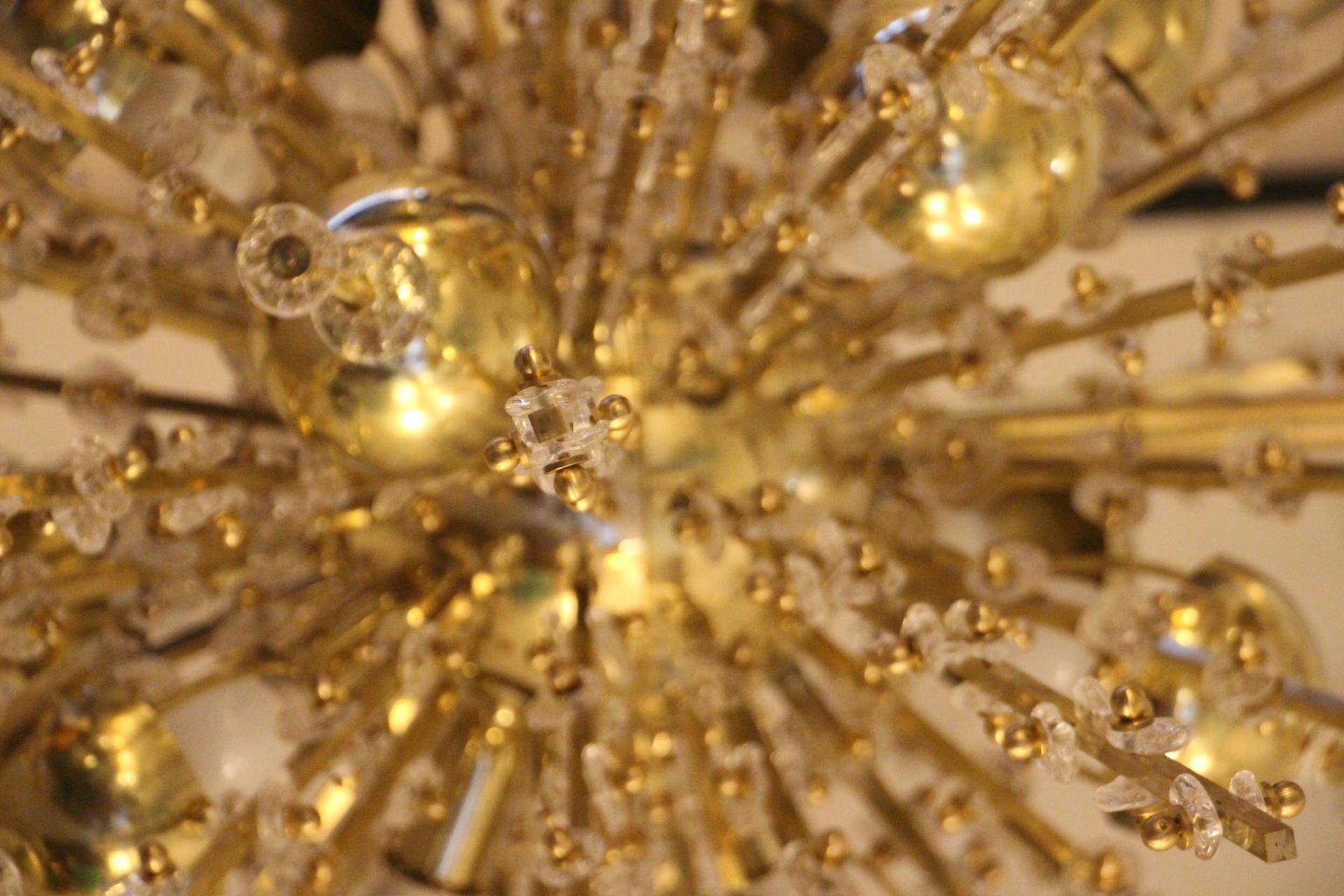 Extra Large Sputnik Chandelier in Brass and Clear Crystal Flowers For Sale 2