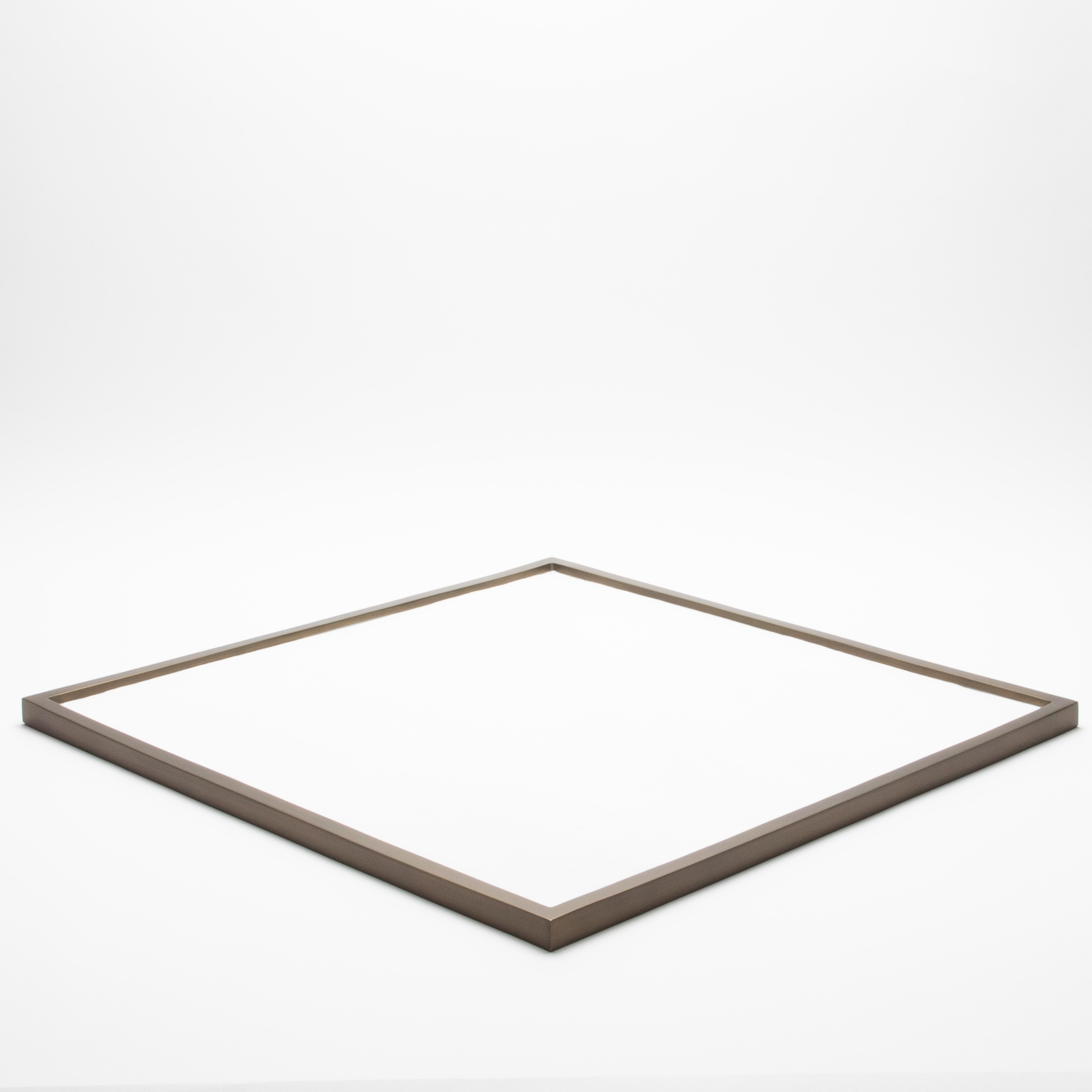 Filippino Vassoio quadrato extra large in zigrino bianco con ottone patinato bronzo di Kifu Paris in vendita