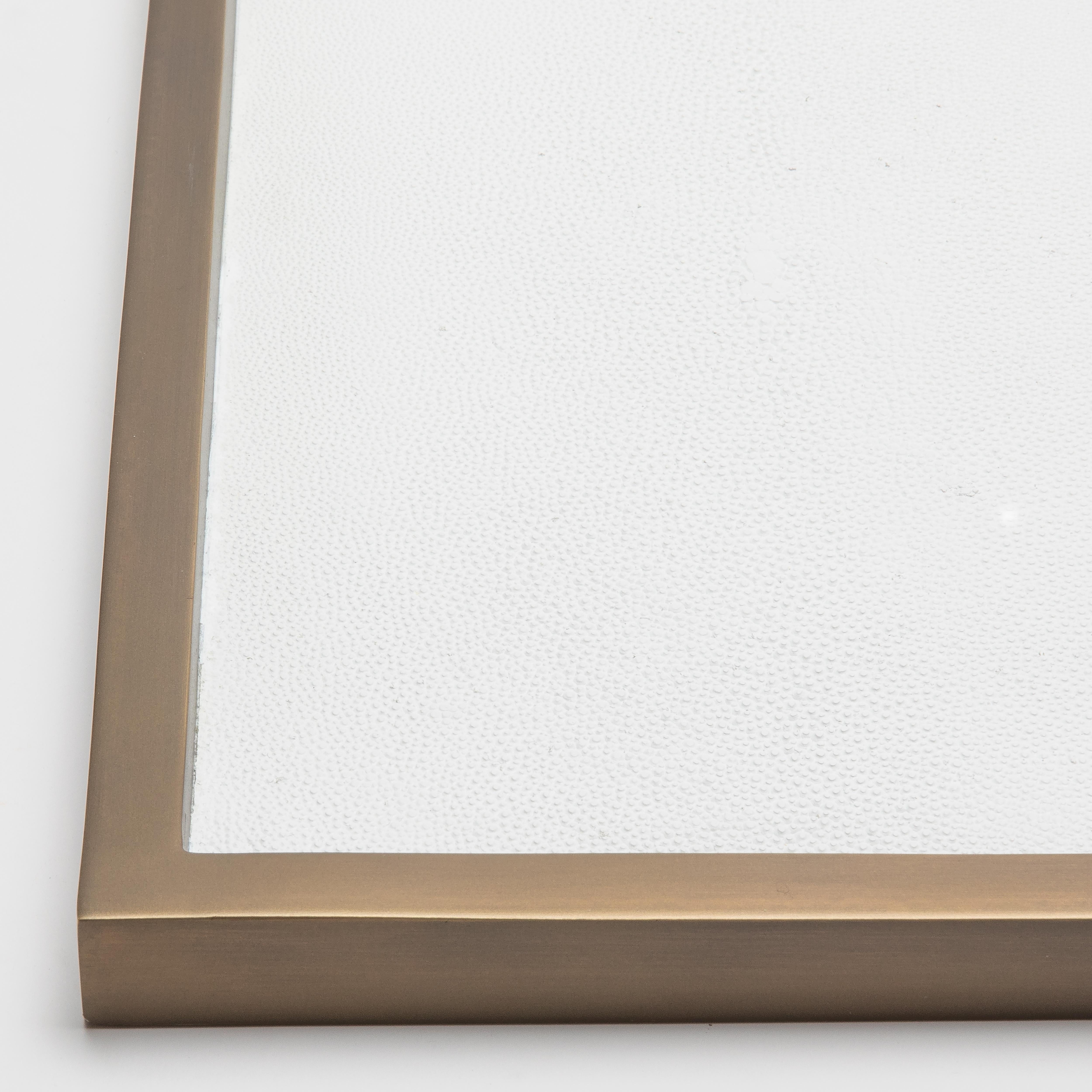 XXI secolo e contemporaneo Vassoio quadrato extra large in zigrino bianco con ottone patinato bronzo di Kifu Paris in vendita