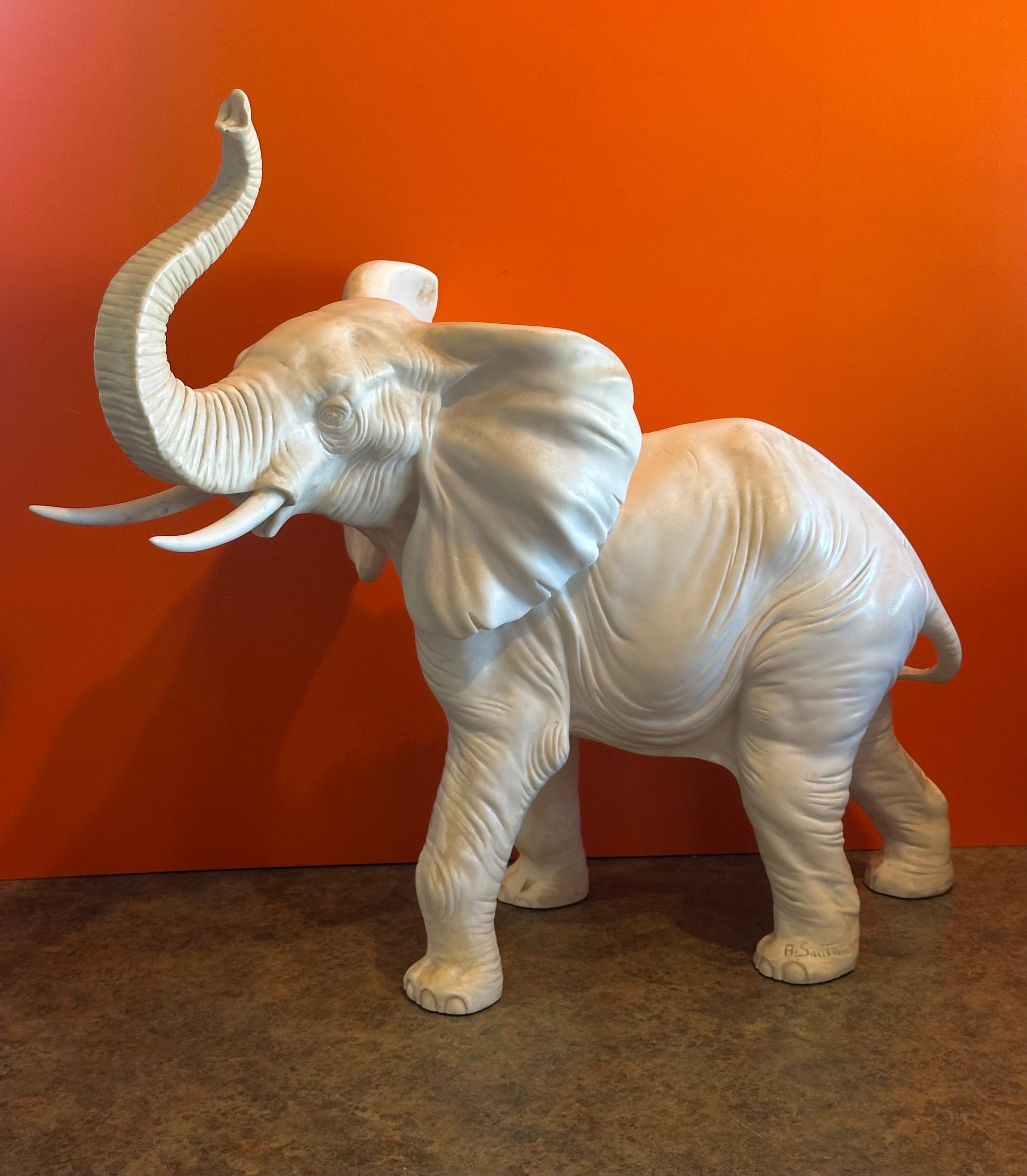 Resina Elefante africano stilizzato extra large di A. Santini in vendita