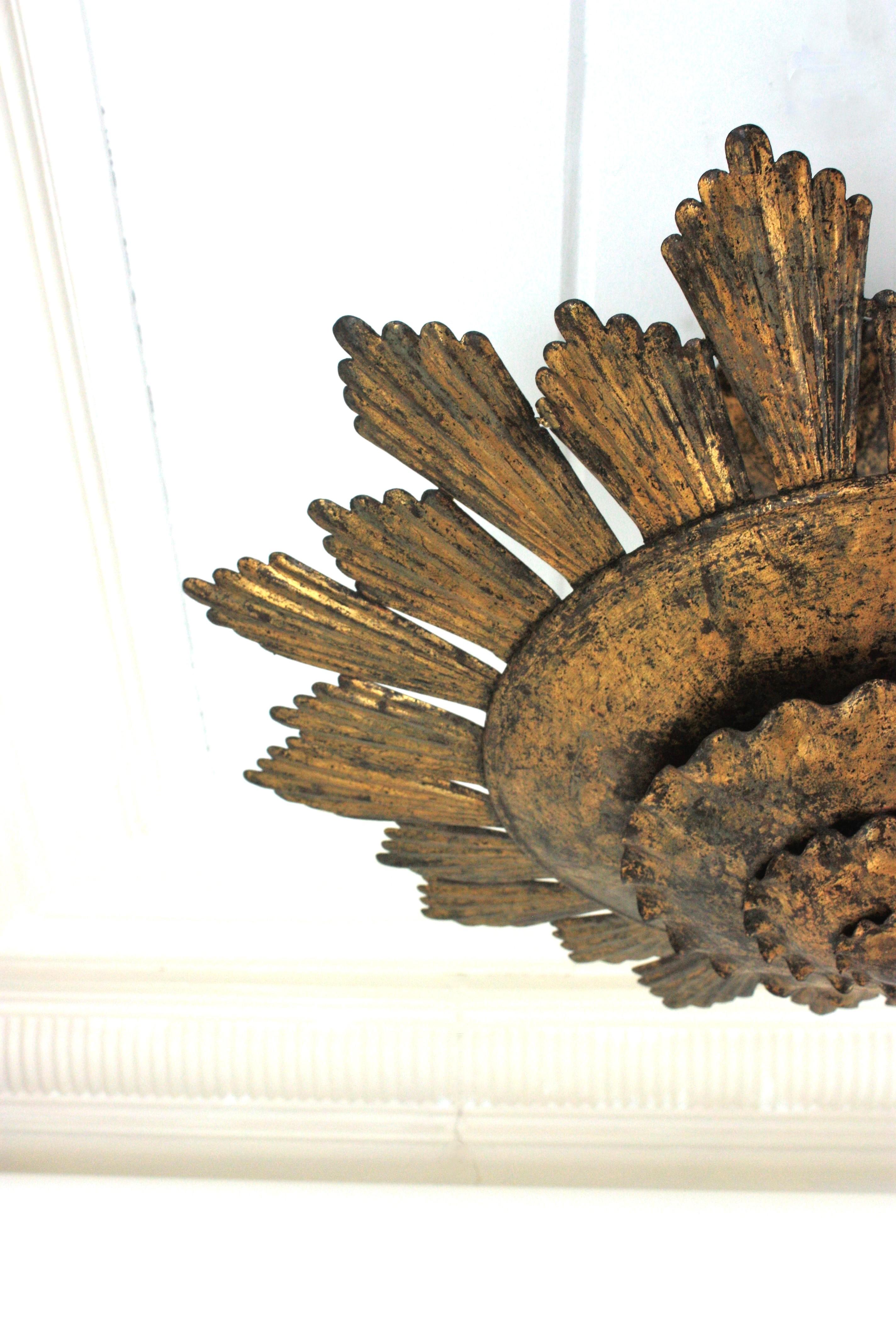 Extra Large Sunburst Chandelier / Lights Fixture in  Fer doré, Espagne, années 1940 en vente 4