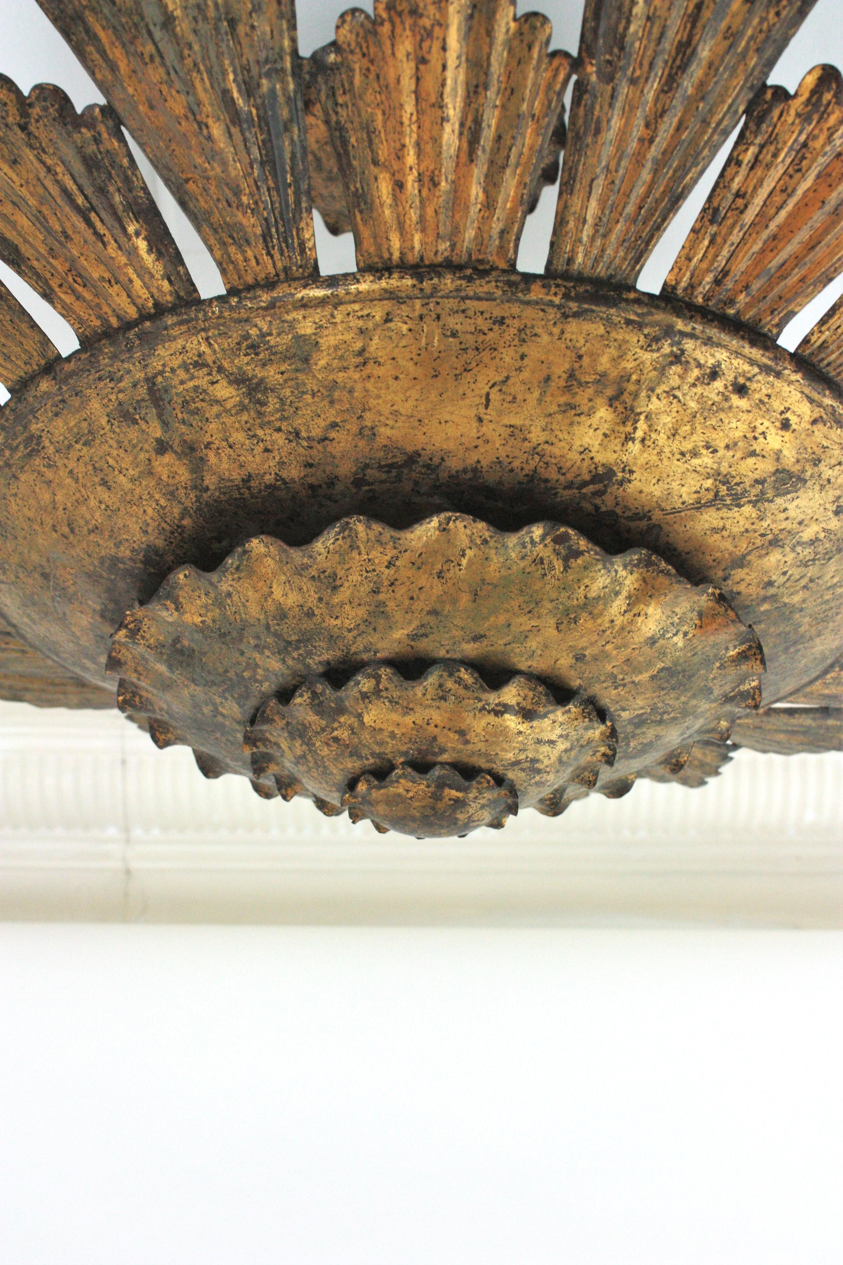 Extra Large Sunburst Chandelier / Lights Fixture in  Fer doré, Espagne, années 1940 en vente 5