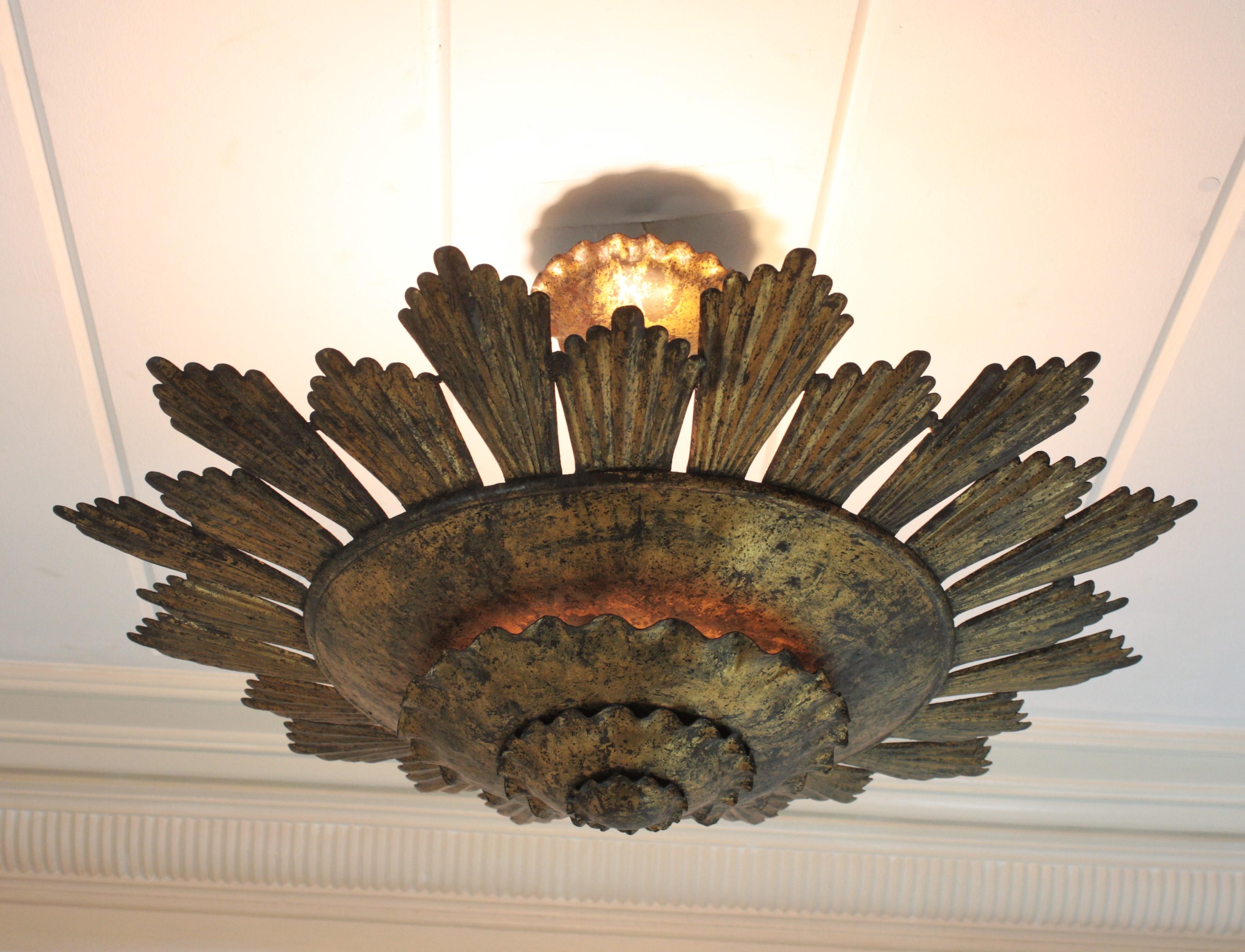 Extra Large Sunburst Chandelier / Lights Fixture in  Fer doré, Espagne, années 1940 en vente 9