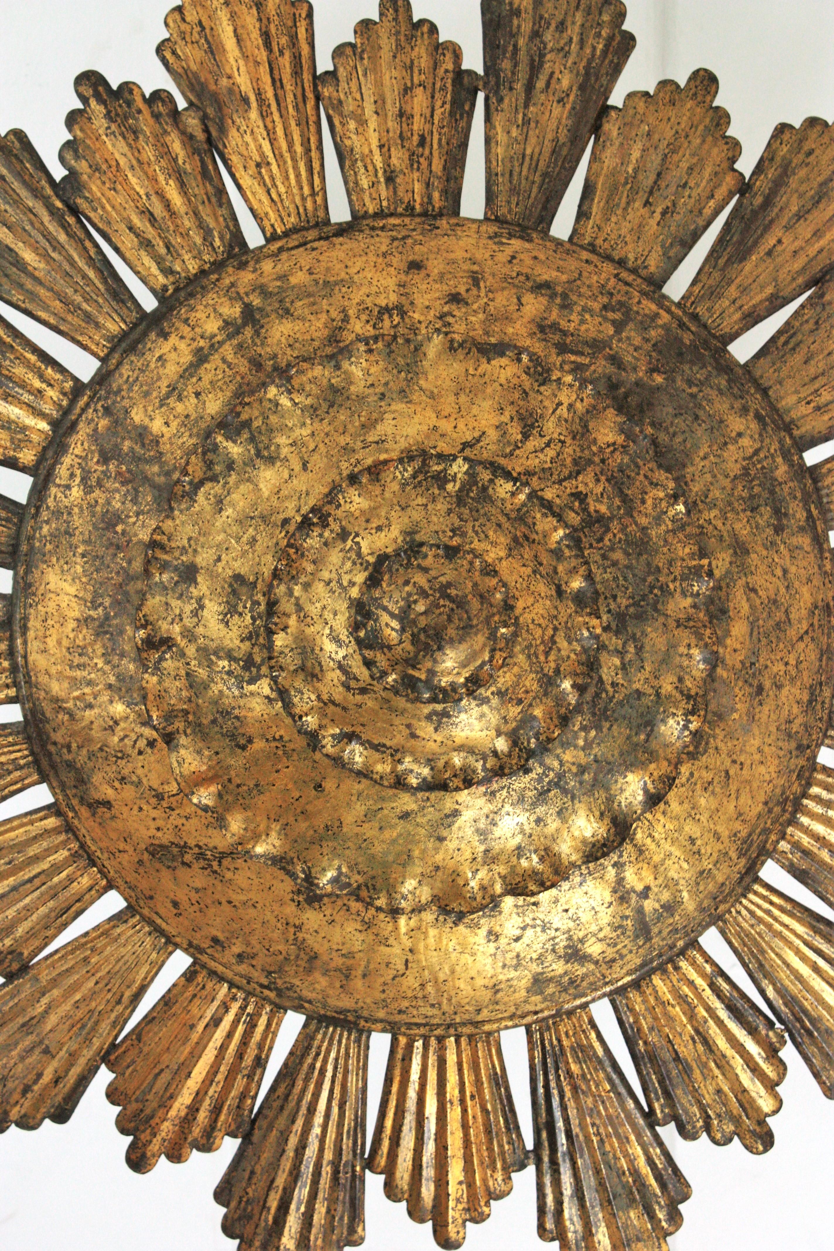 20ième siècle Extra Large Sunburst Chandelier / Lights Fixture in  Fer doré, Espagne, années 1940 en vente