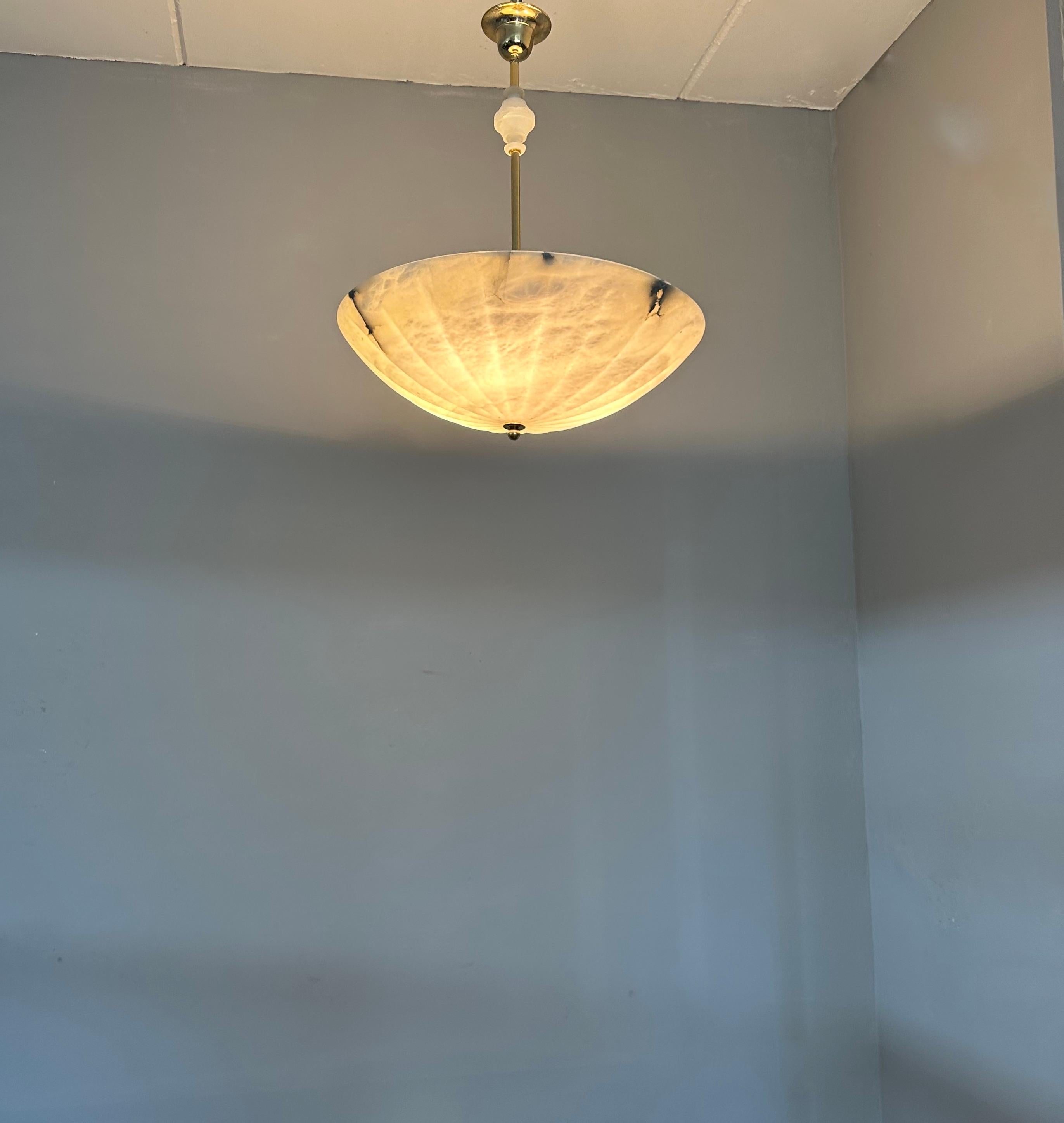 Superbe & Extra Large Ø 21.4 inches, Three Light Alabaster Chandelier Pendant en vente 9
