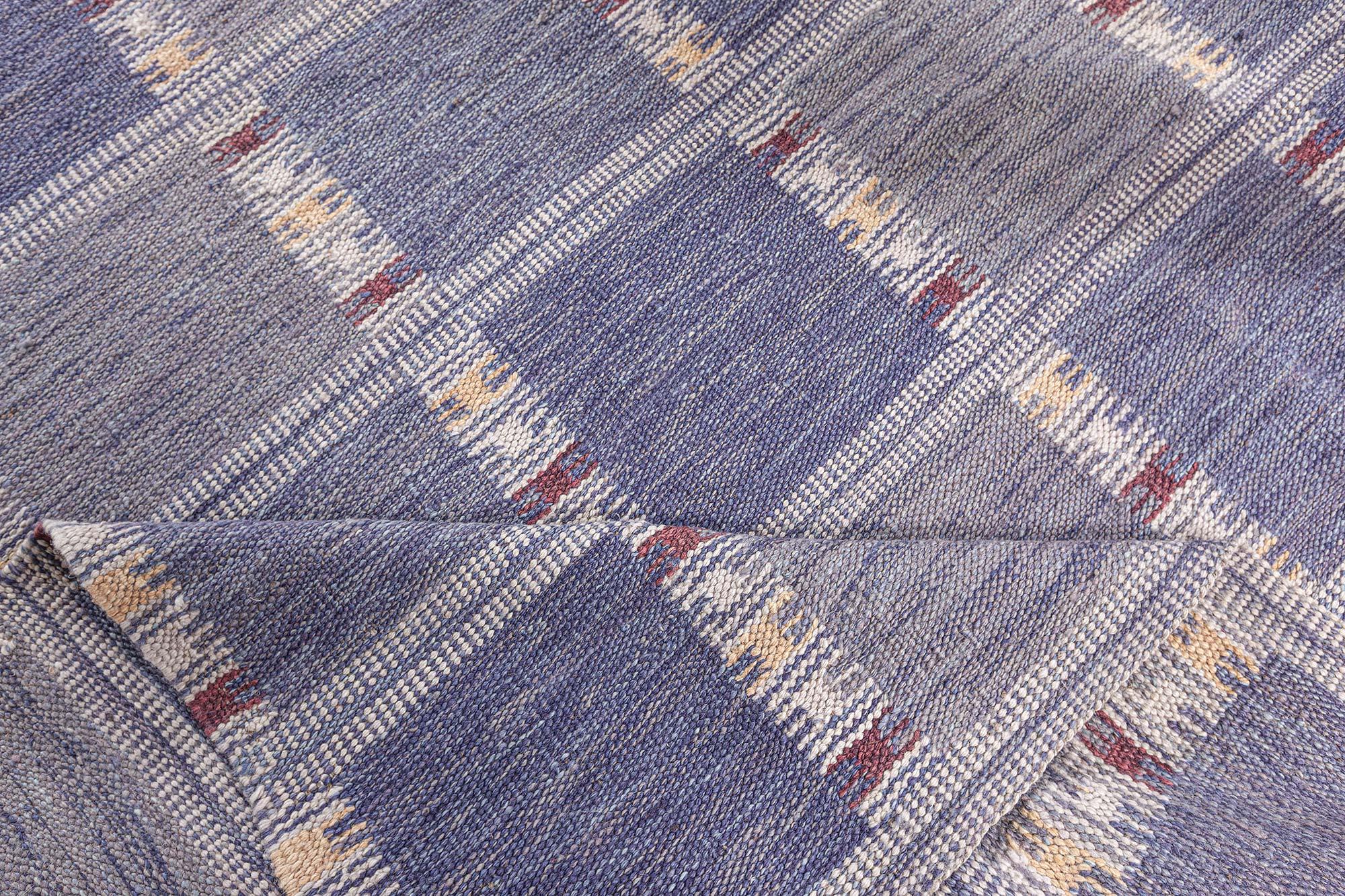 Tessuto a mano Tappeto svedese extra large in lana a trama piatta viola di Doris Leslie Blau in vendita
