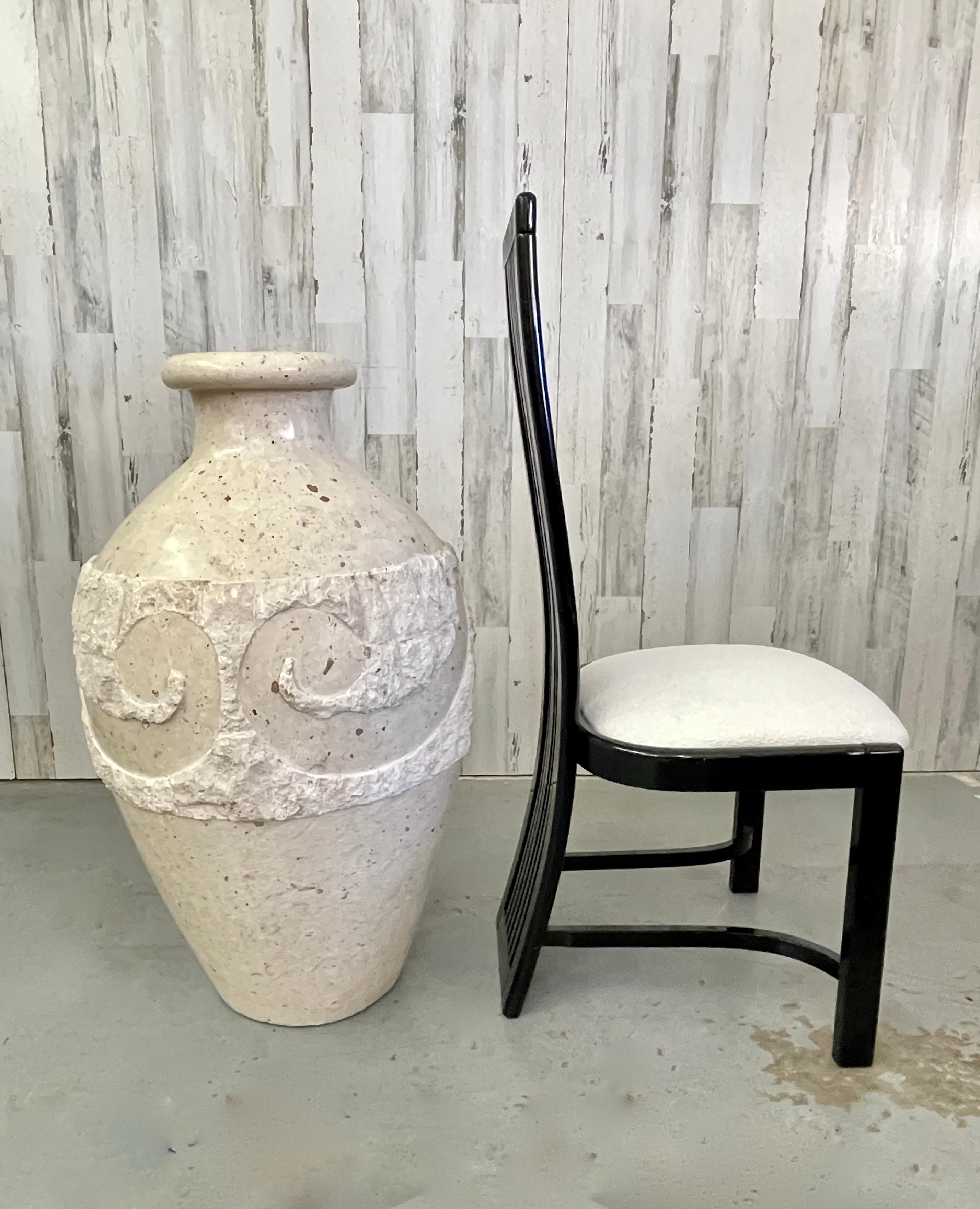 Moderne Vase de sol en pierre tessellée extra-large en vente