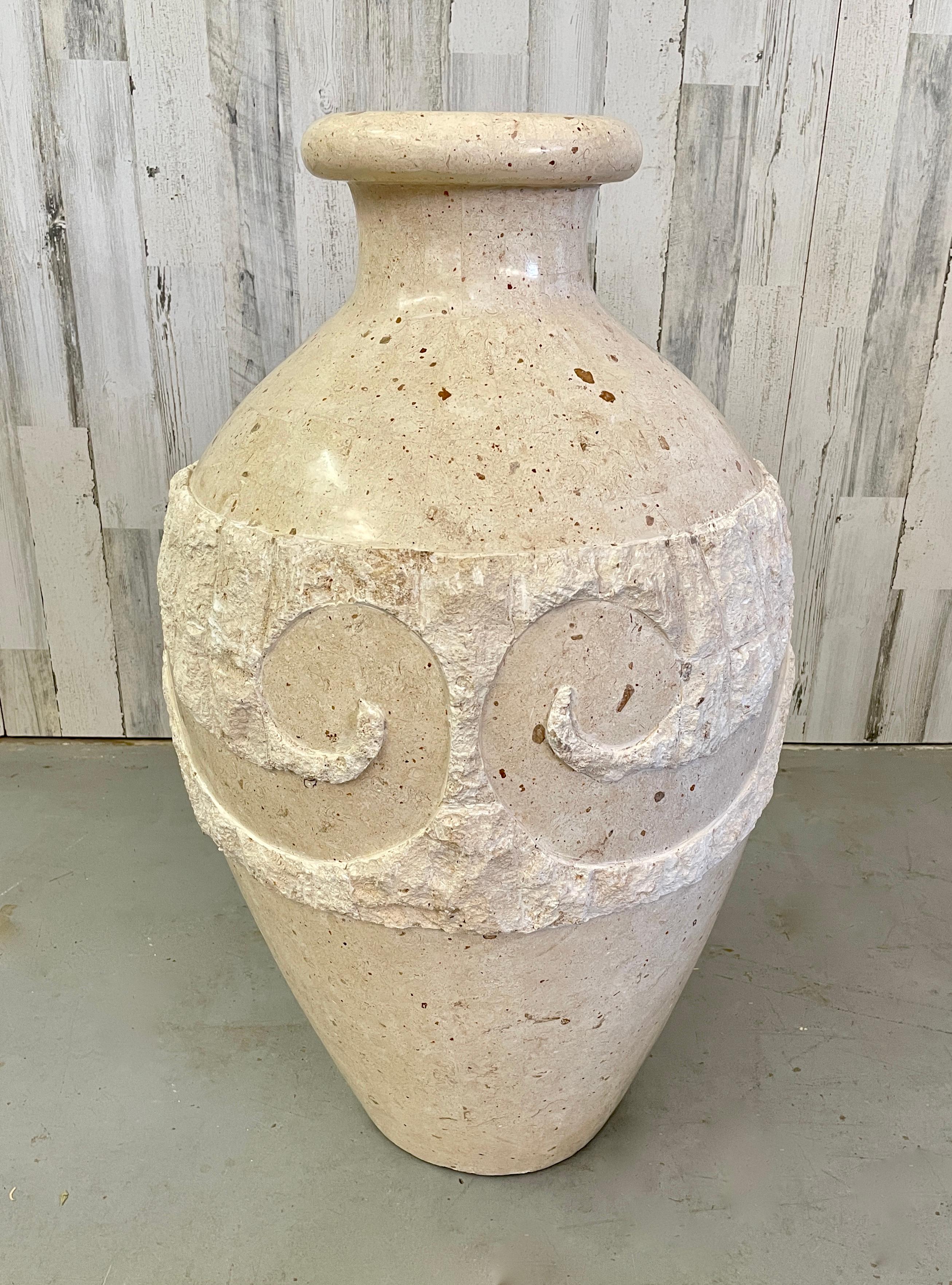 Vase de sol en pierre tessellée extra-large en vente 2