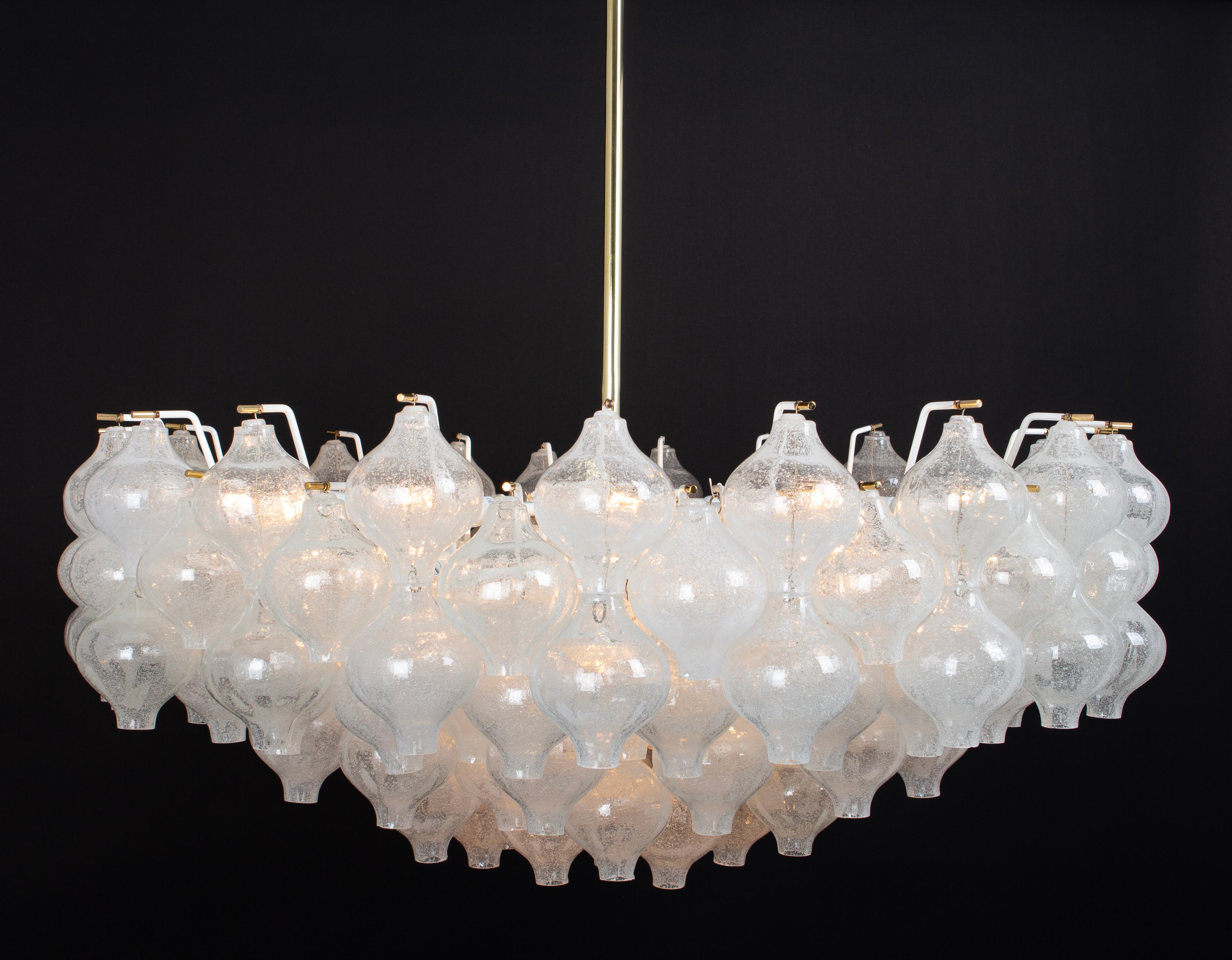 1 of 2 Extra Large Tulipan Glass Chandelier by Kalmar, Austria, 1960s For Sale 8