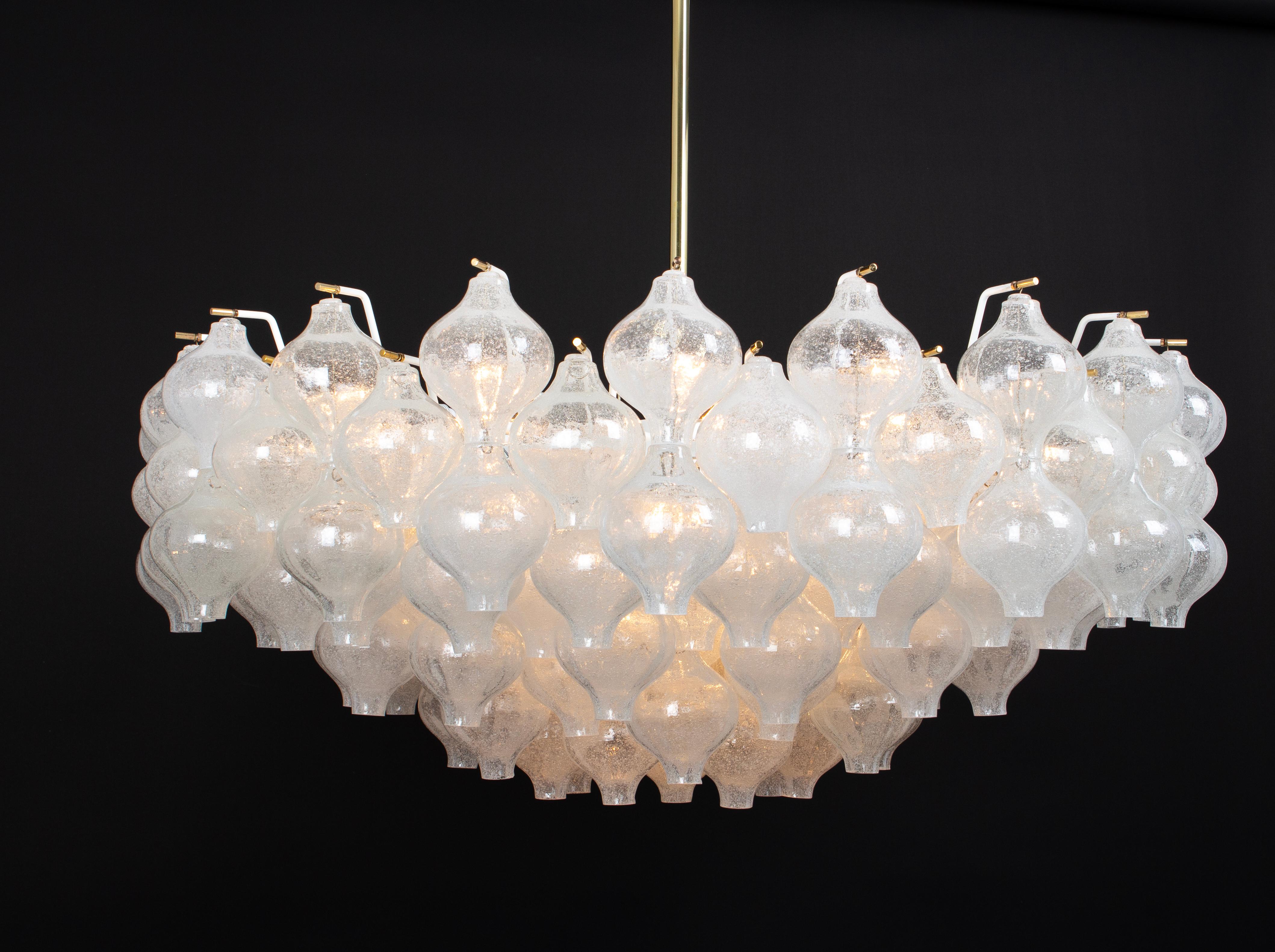1 of 2 Extra Large Tulipan Glass Chandelier by Kalmar, Austria, 1960s For Sale 10