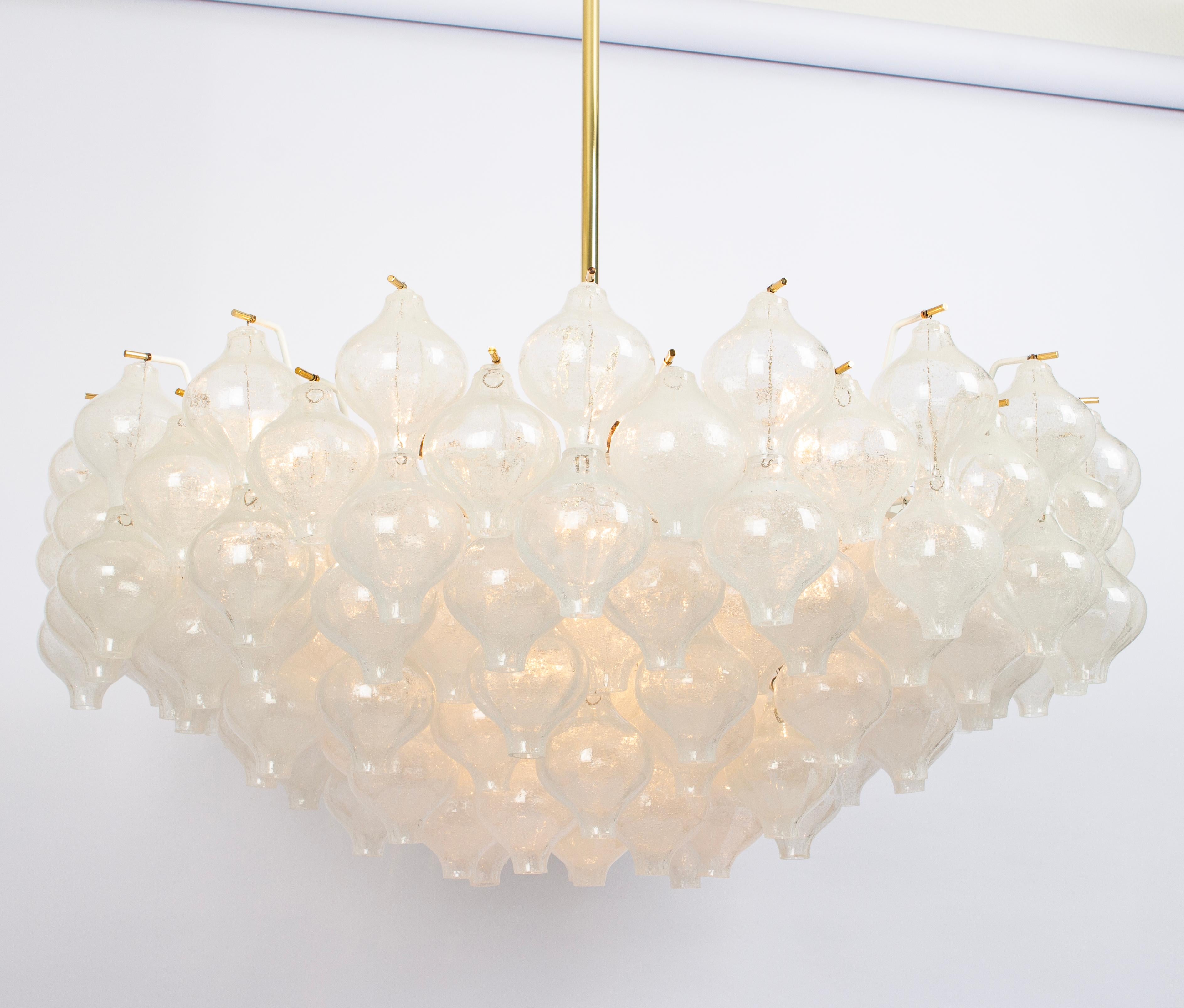 1 of 2 Extra Large Tulipan Glass Chandelier by Kalmar, Austria, 1960s For Sale 1