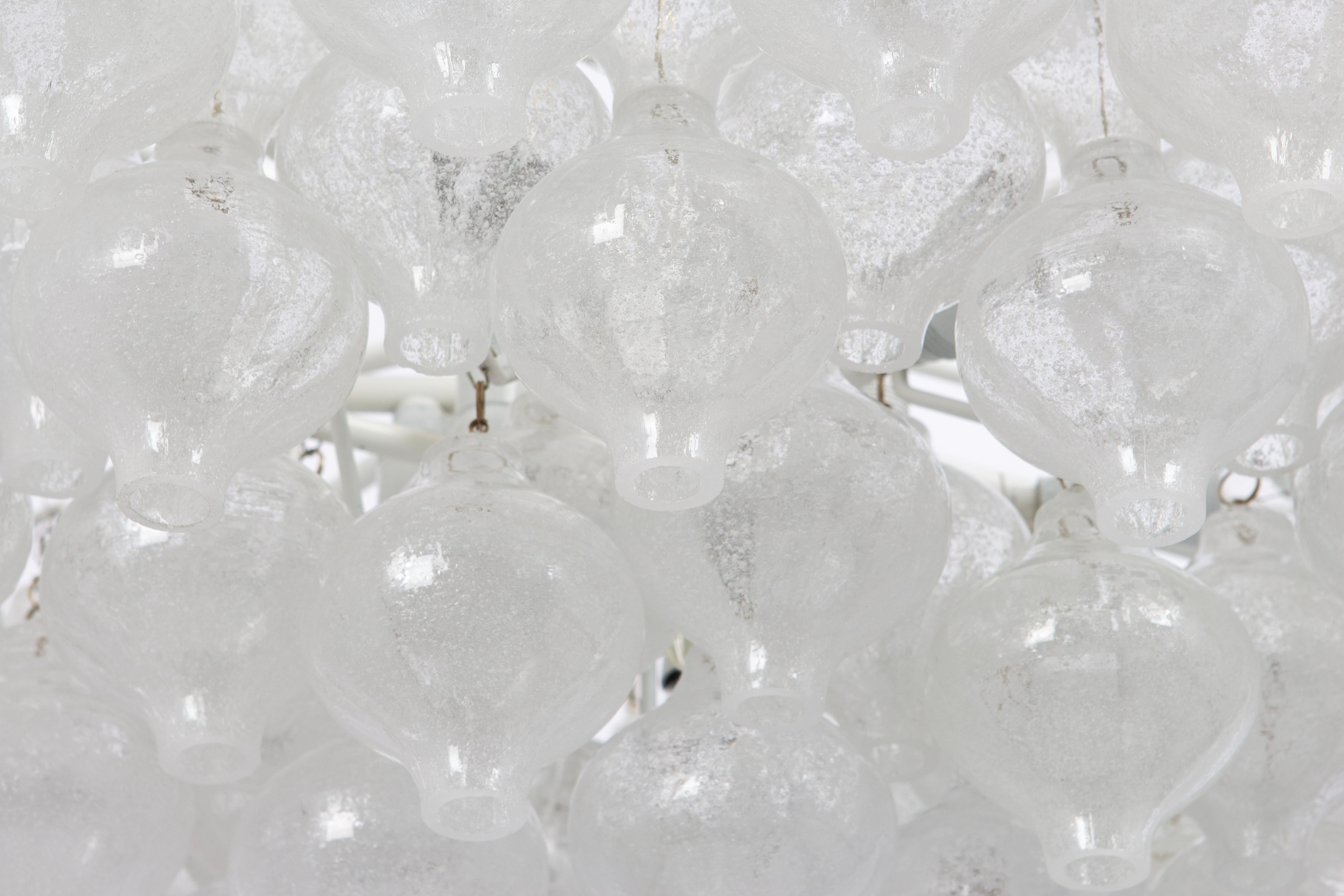 1 of 2 Extra Large Tulipan Glass Chandelier by Kalmar, Austria, 1960s For Sale 2