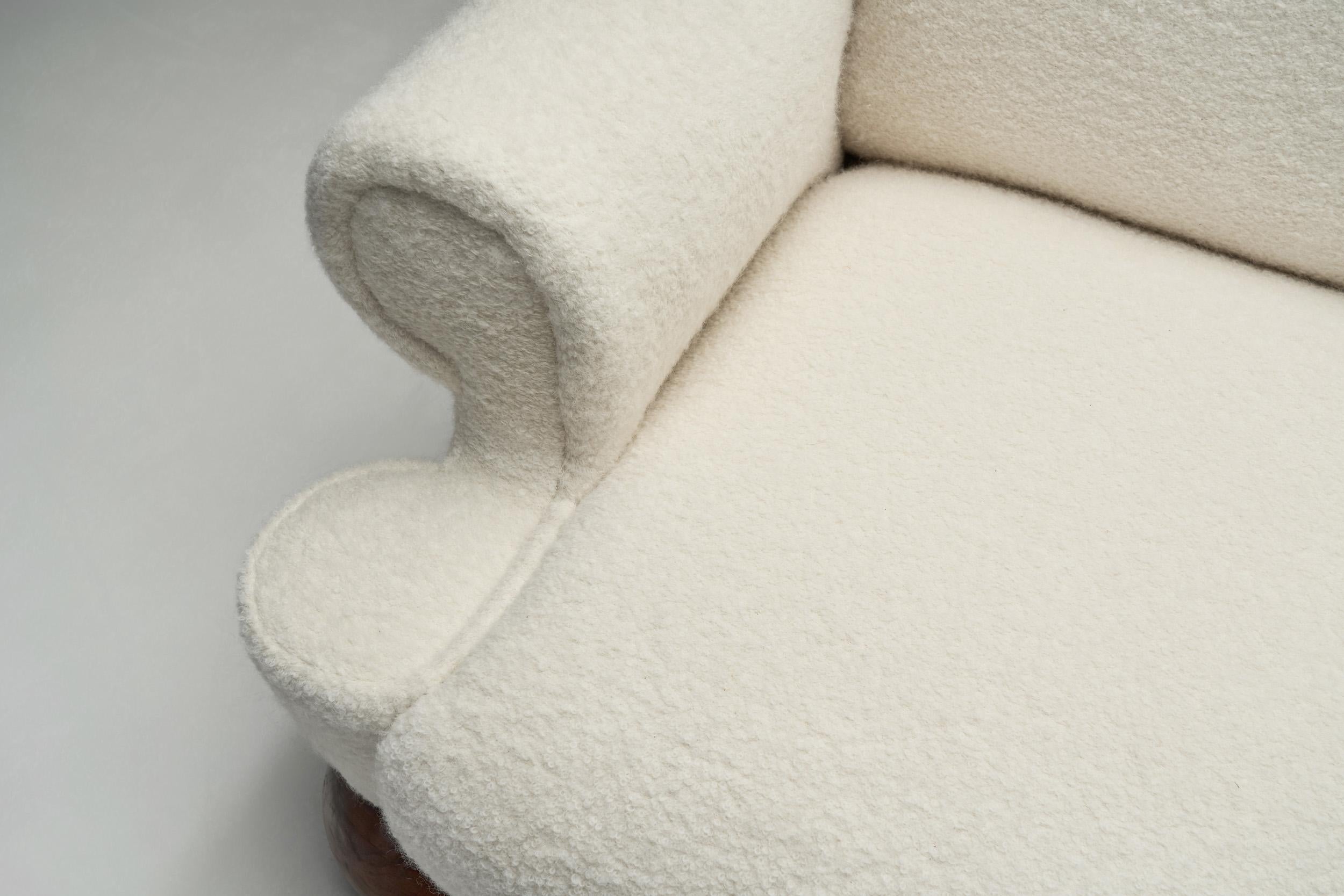 Sillón Wingback Extra Grande Tapizado, Europa Años 40 en venta 3