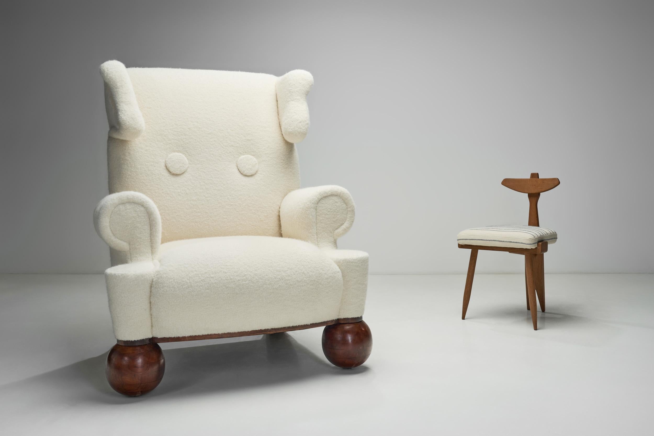Sillón Wingback Extra Grande Tapizado, Europa Años 40 en venta 10