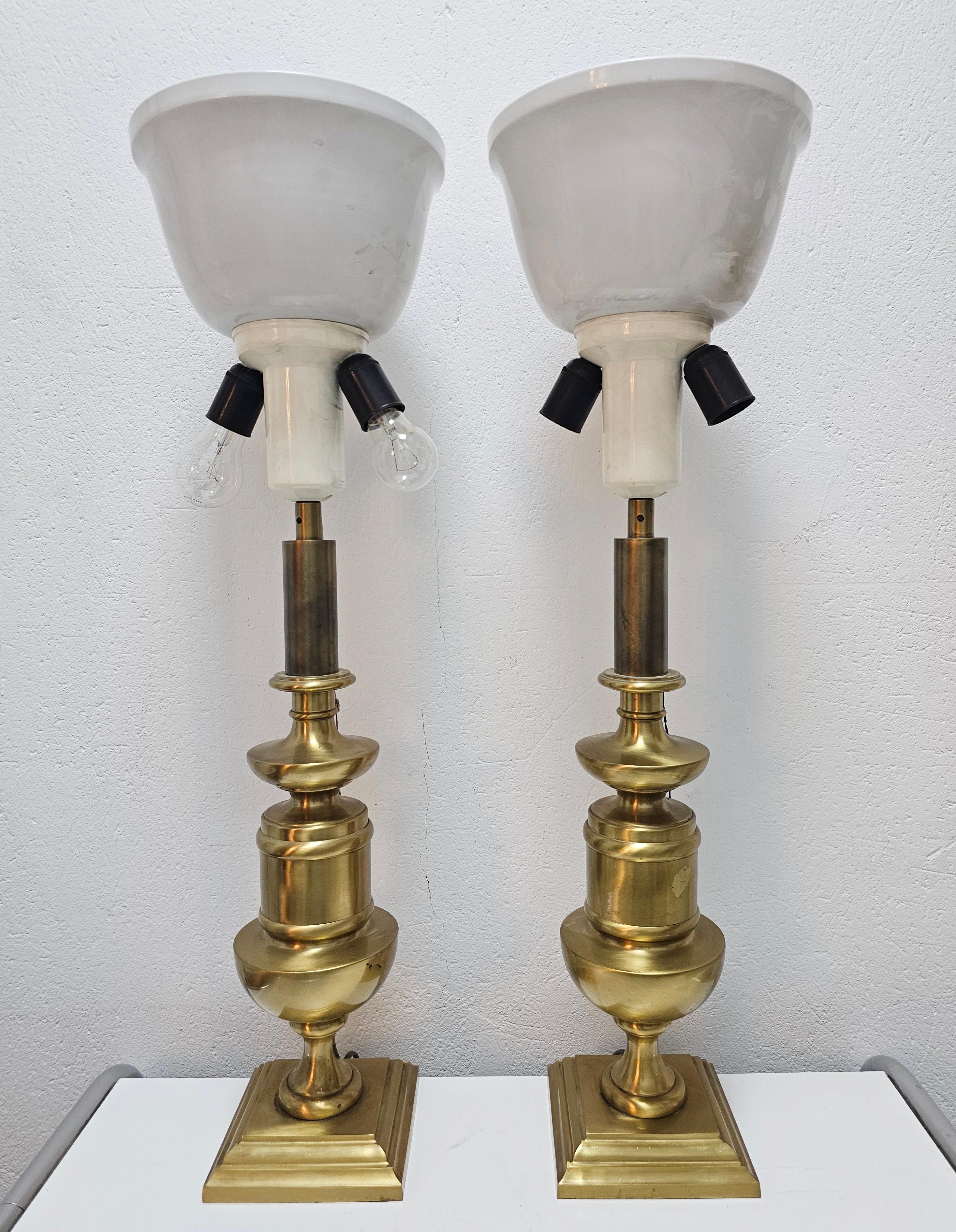 Extra Large Urn-Shaped Table Lamps done in Bronze, France 1960s For Sale 4