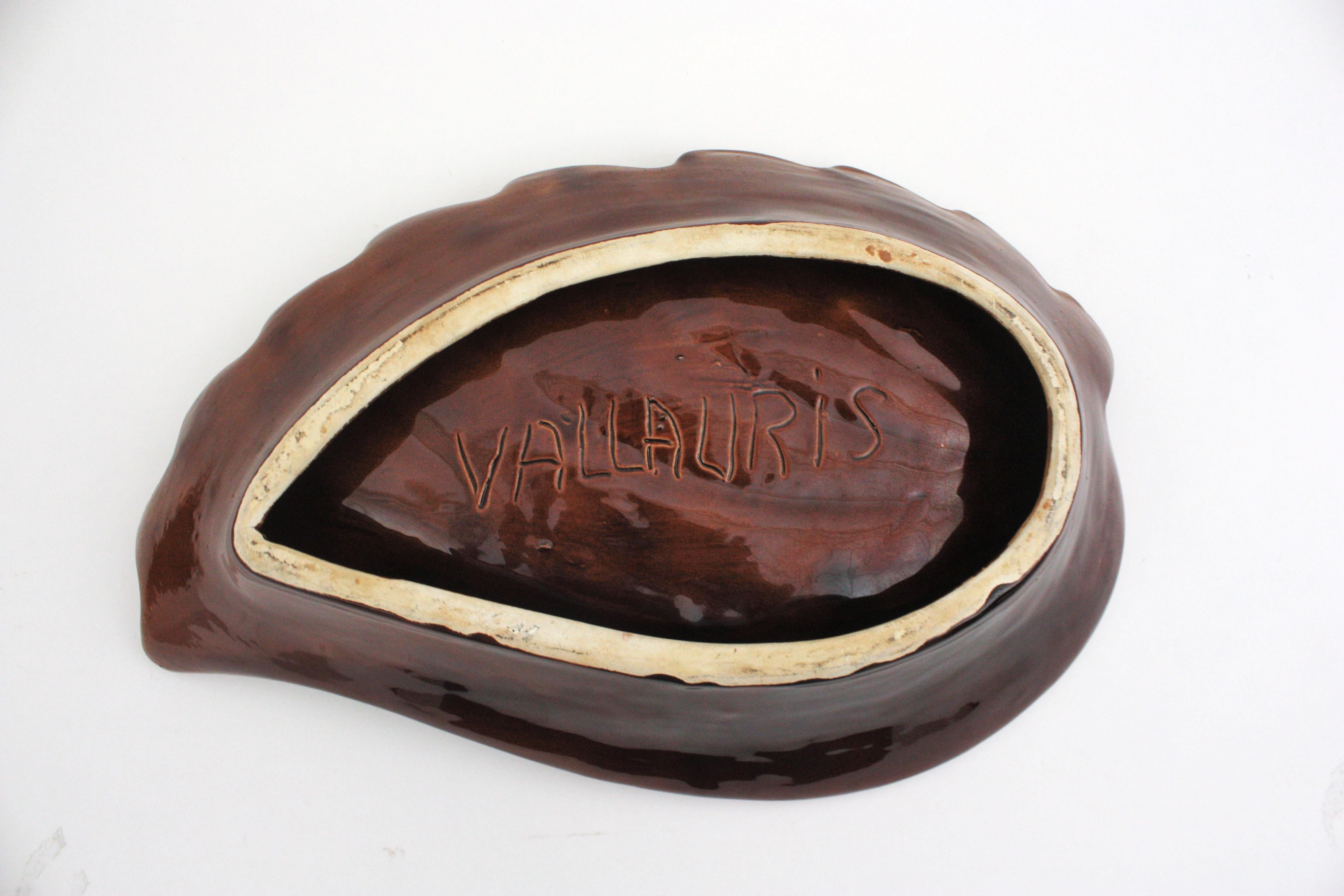 Vallauris AM Extra Large Maiolica Ceramic Scalloped Leaf Platter / Centrotavola in vendita 6