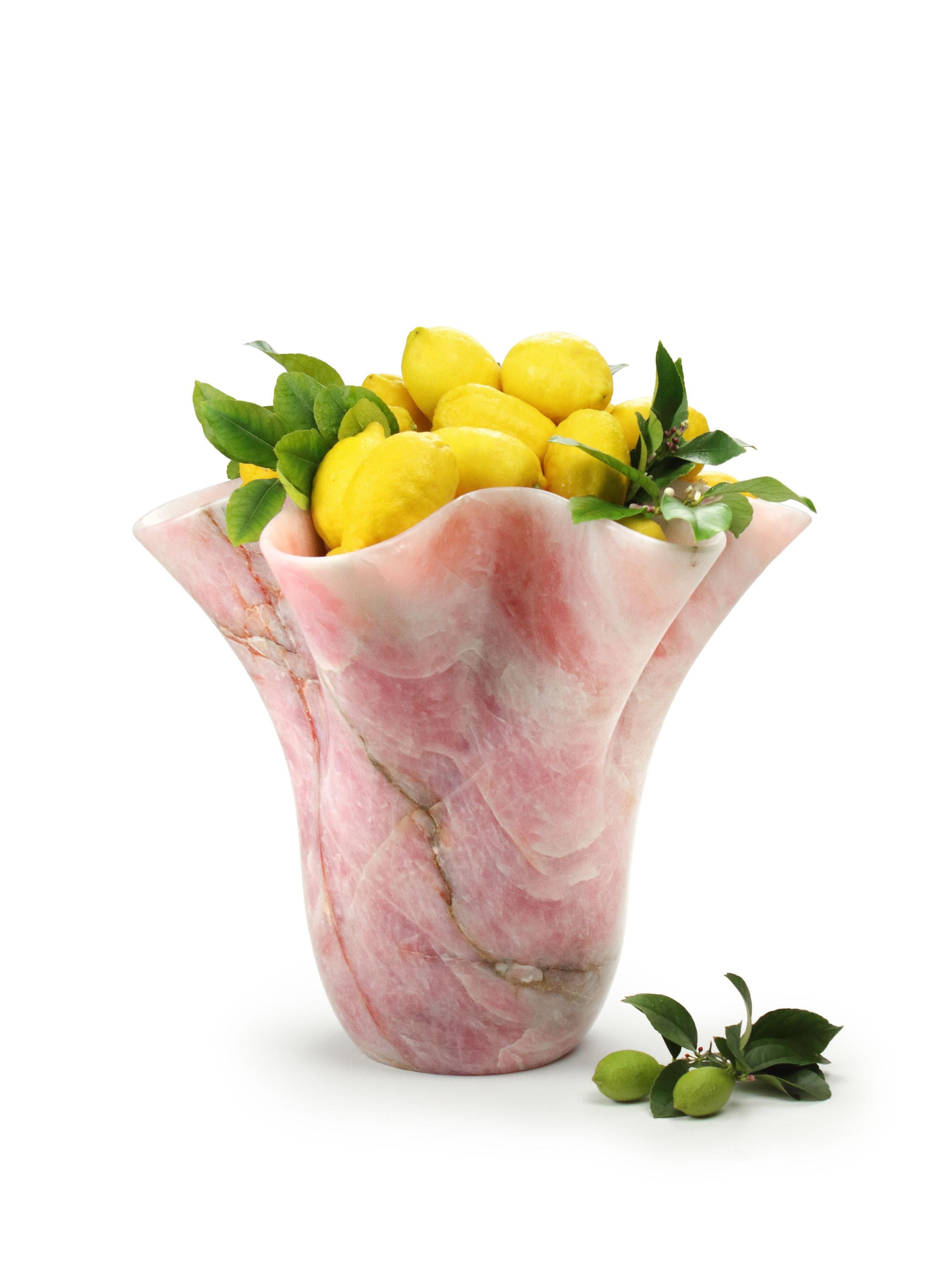 Vase/Gefäß-Skulptur aus rosa Rosenquarz-Marmor, handgefertigt, Italien (Italienisch) im Angebot