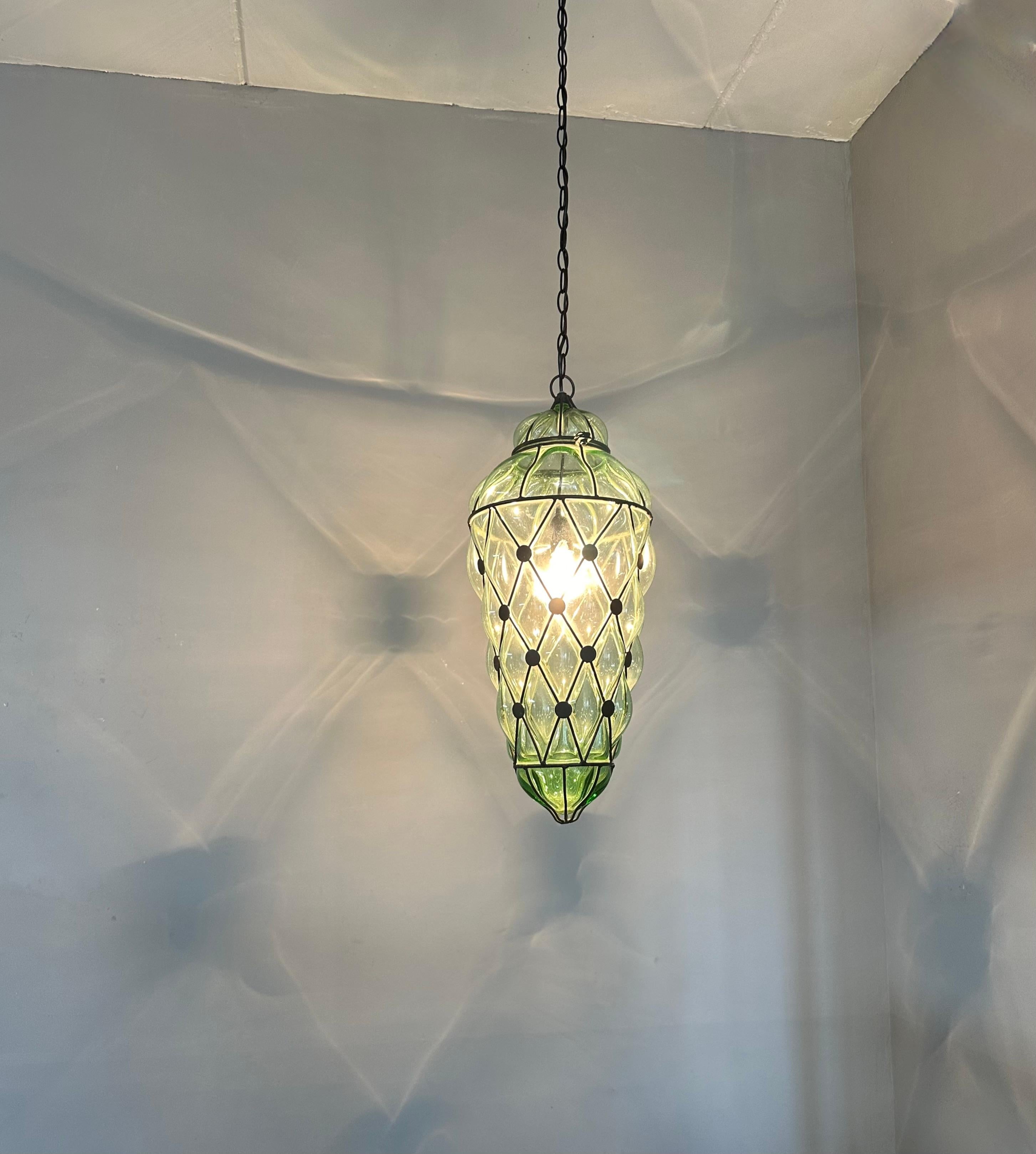 Annerito Lampada a sospensione extra large in vetro soffiato a bocca in stile veneziano con struttura in metallo in vendita