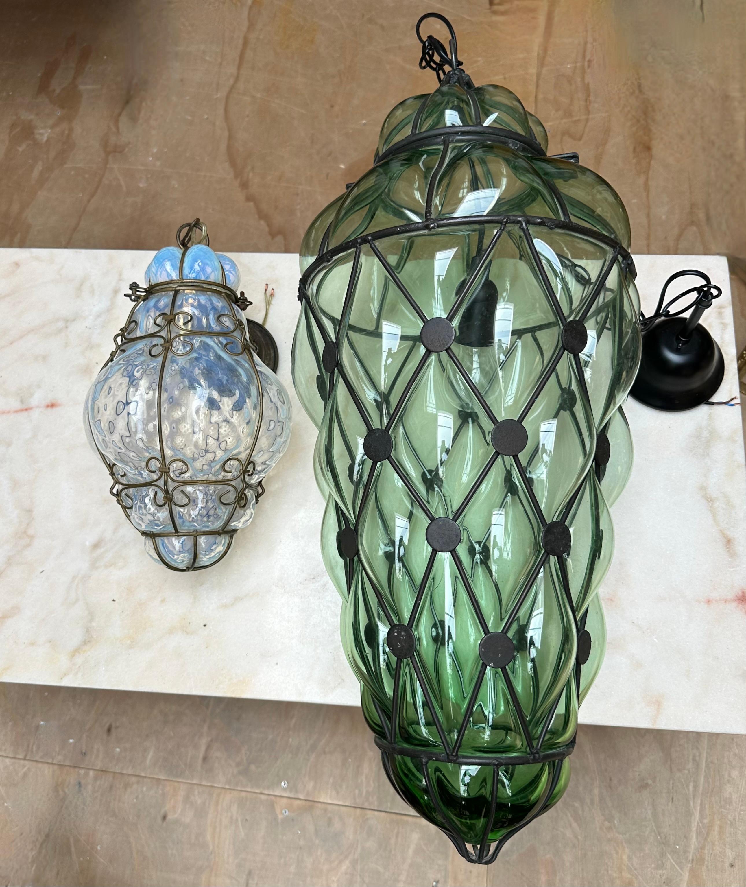 Metallo Lampada a sospensione extra large in vetro soffiato a bocca in stile veneziano con struttura in metallo in vendita