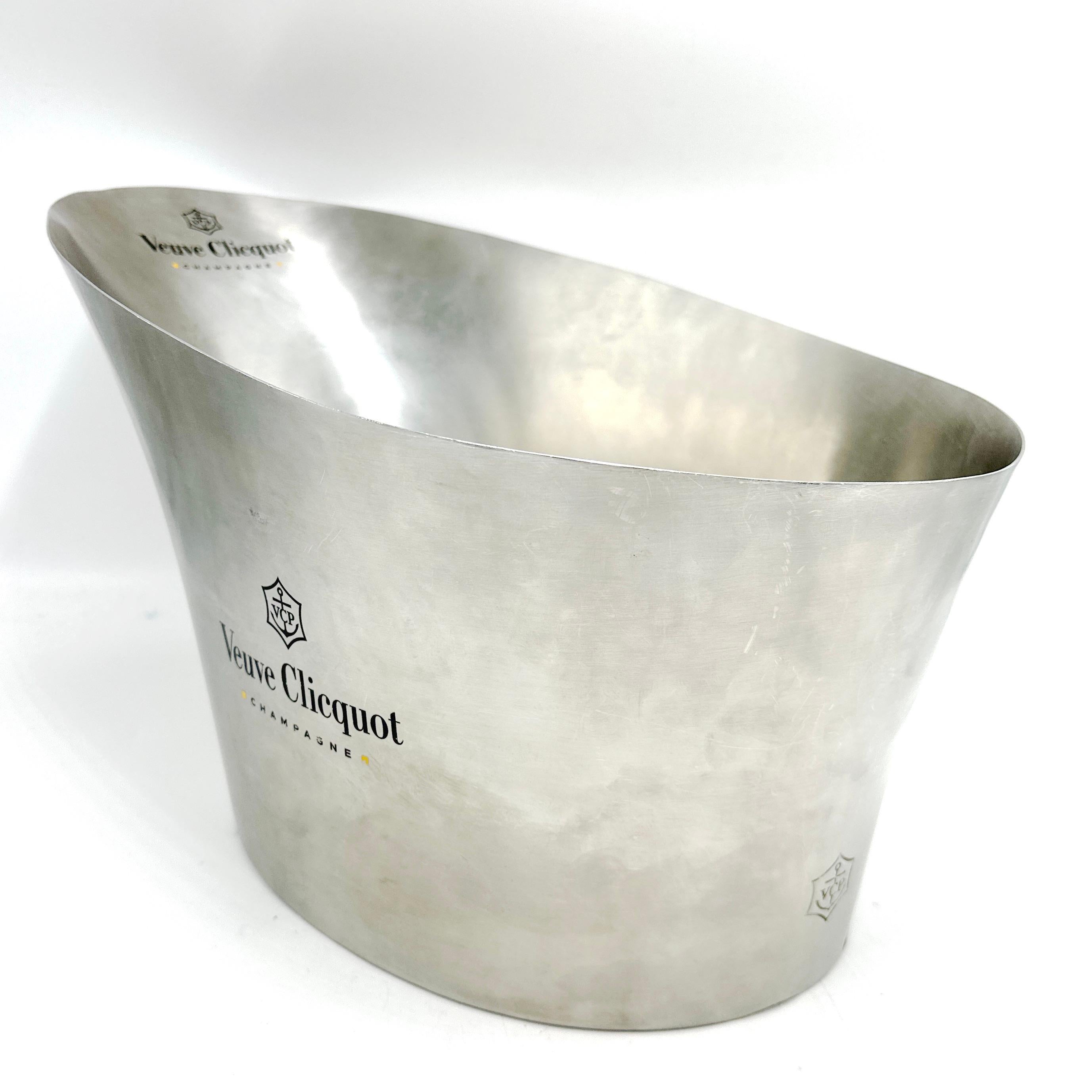 Extra großer Champagnerkübel aus gebürstetem Metall von VEUVE CLICQUOT 4