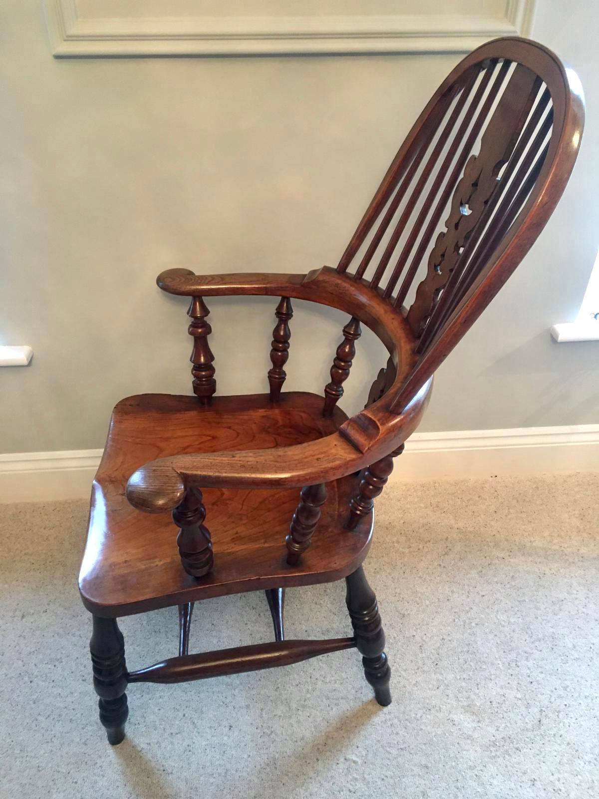 Extra large chaise Windsor victorienne ancienne à dossier cerclé et bras brossé en vente 1