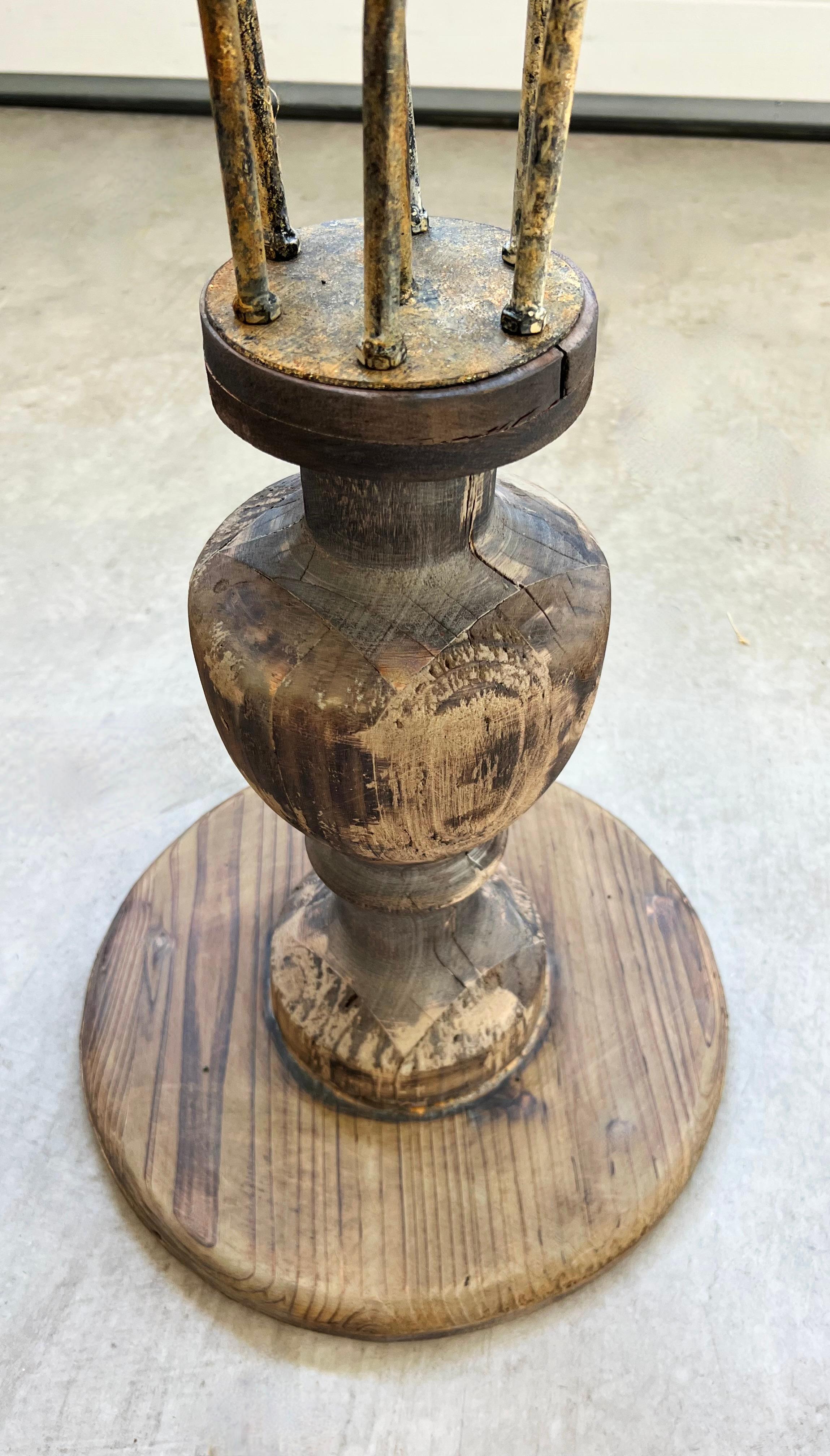 Rustique Très grand candélabre rustique vintage à 7 bras en bois et métal en vente