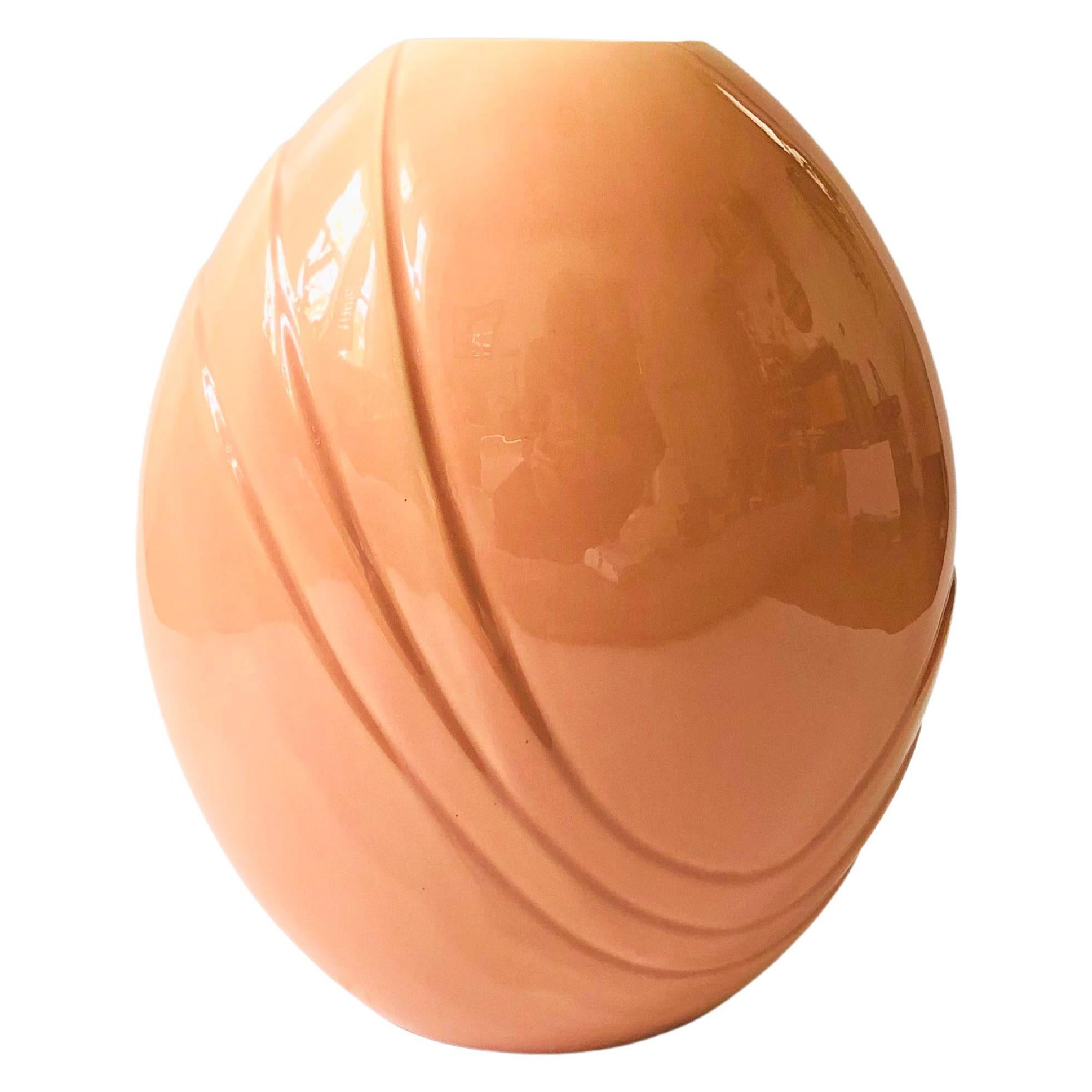 Très grand vase rose gaufré moderne des années 80 en vente